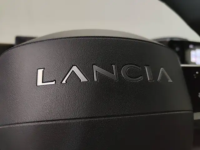 Lancia Ypsilon view 11