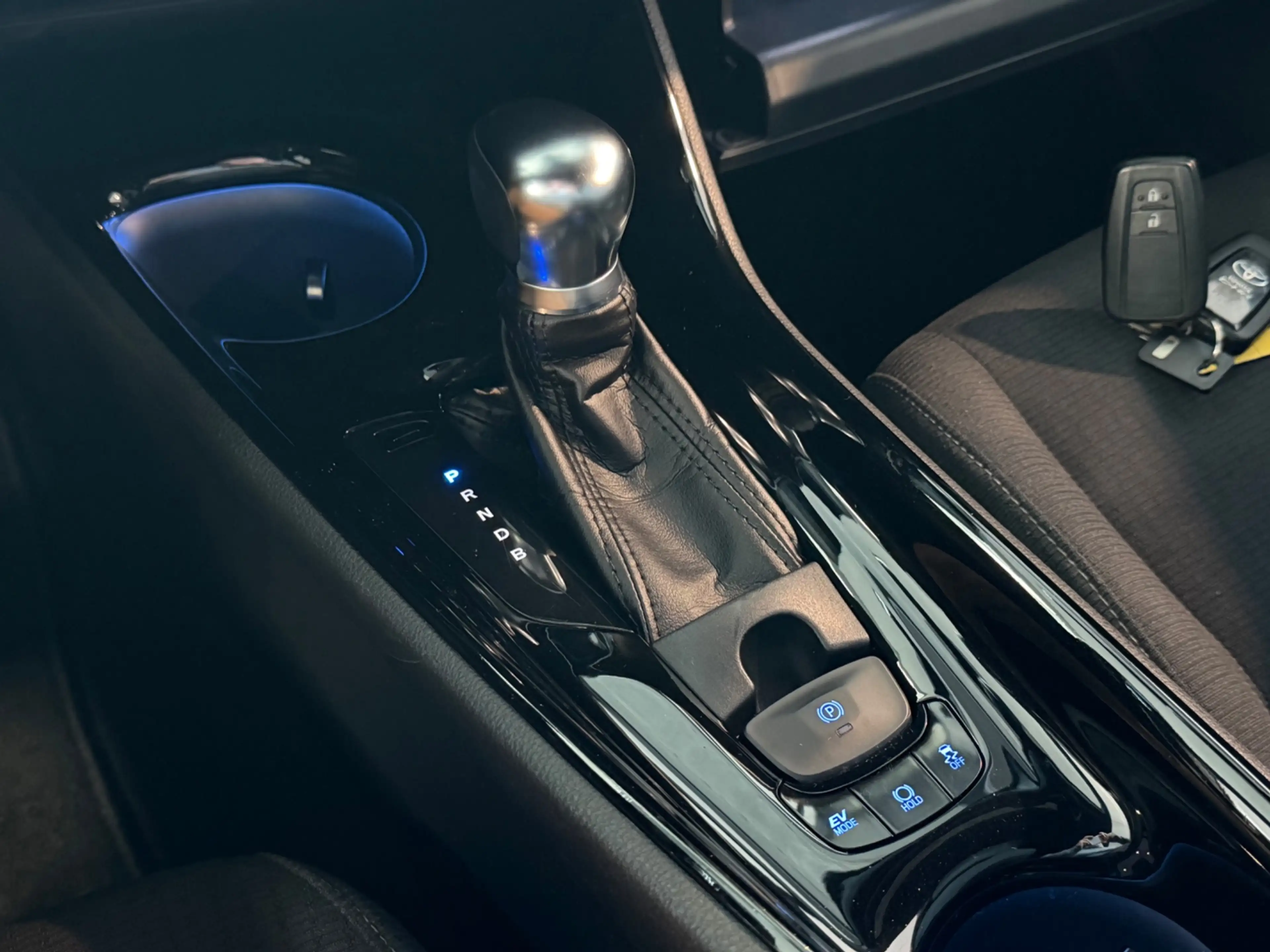 Toyota C-HR 1.8 Hybrid Style, NAP, Camera, JBL, KeyLess, Trekh — photo 14