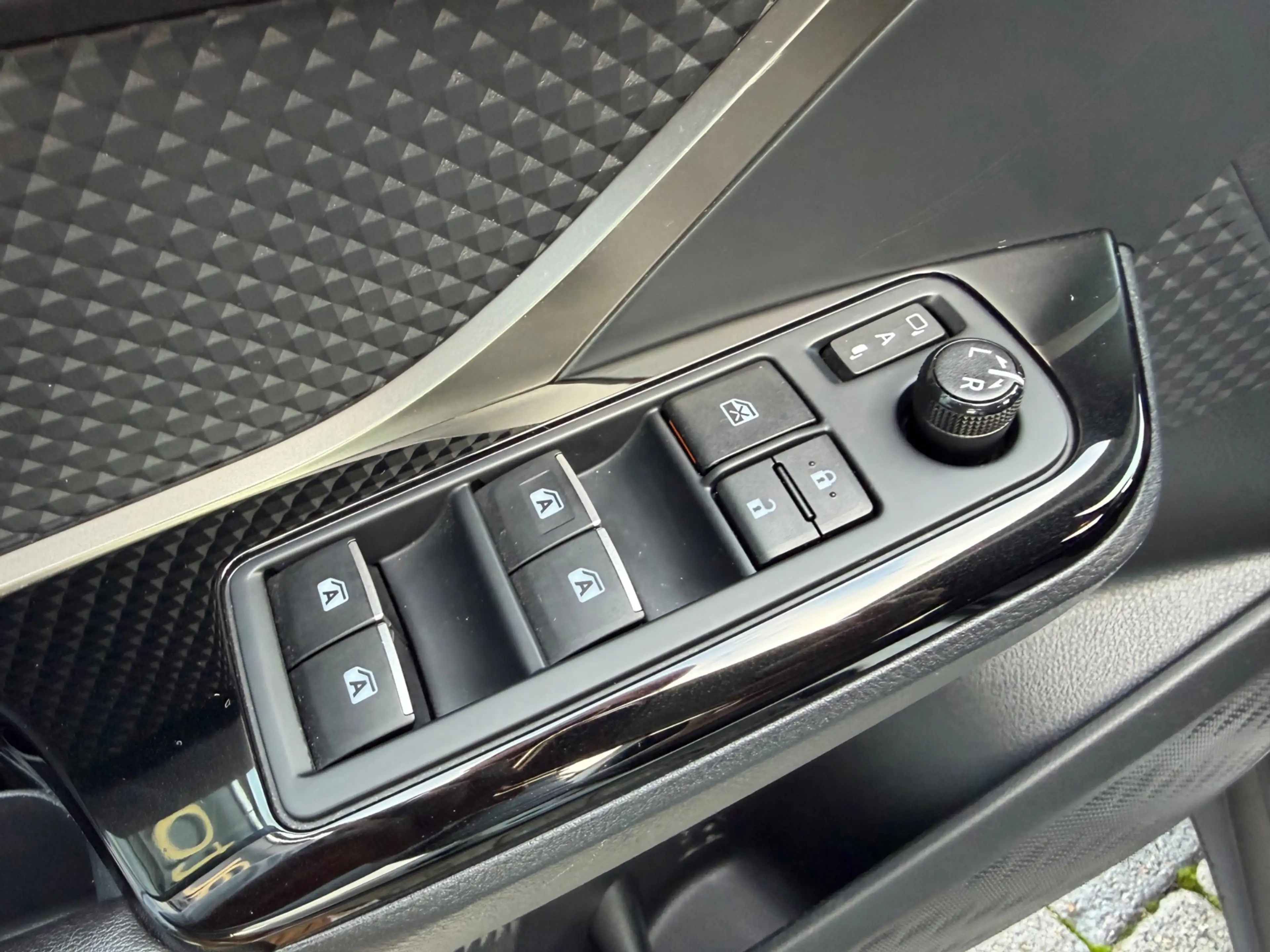 Toyota C-HR 1.8 Hybrid Style, NAP, Camera, JBL, KeyLess, Trekh — photo 29