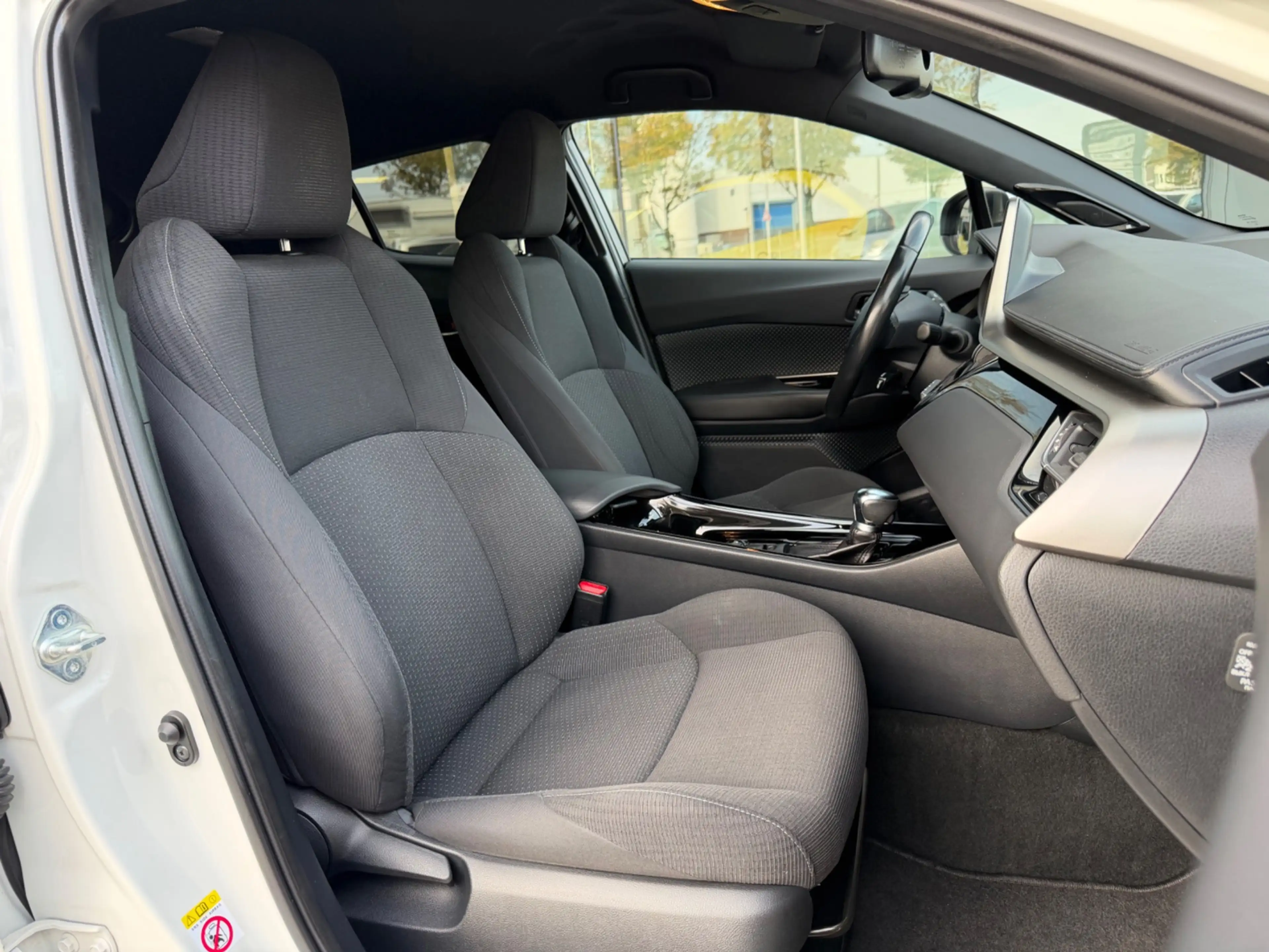Toyota C-HR 1.8 Hybrid Style, NAP, Camera, JBL, KeyLess, Trekh — photo 13