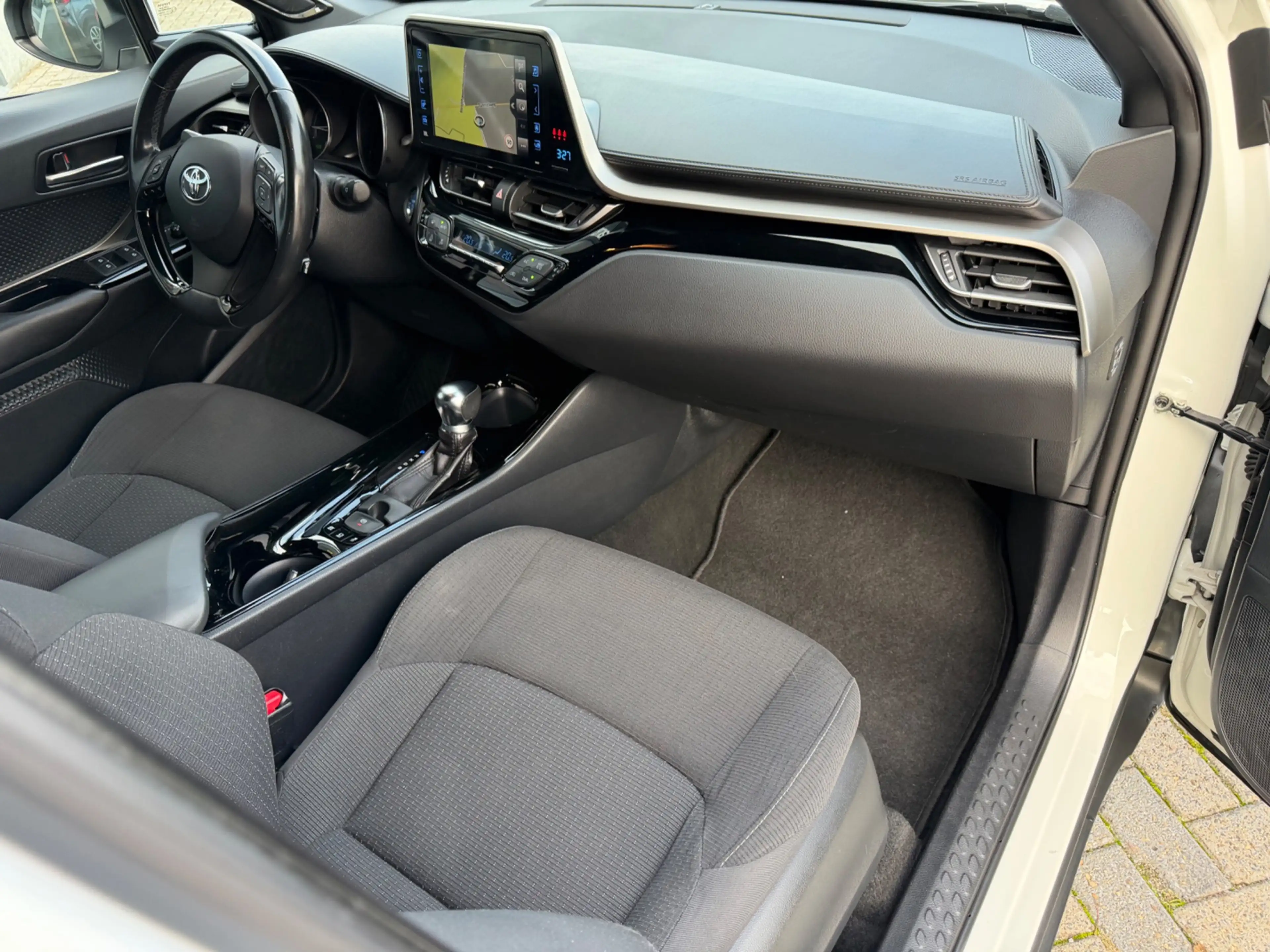 Toyota C-HR 1.8 Hybrid Style, NAP, Camera, JBL, KeyLess, Trekh — photo 9