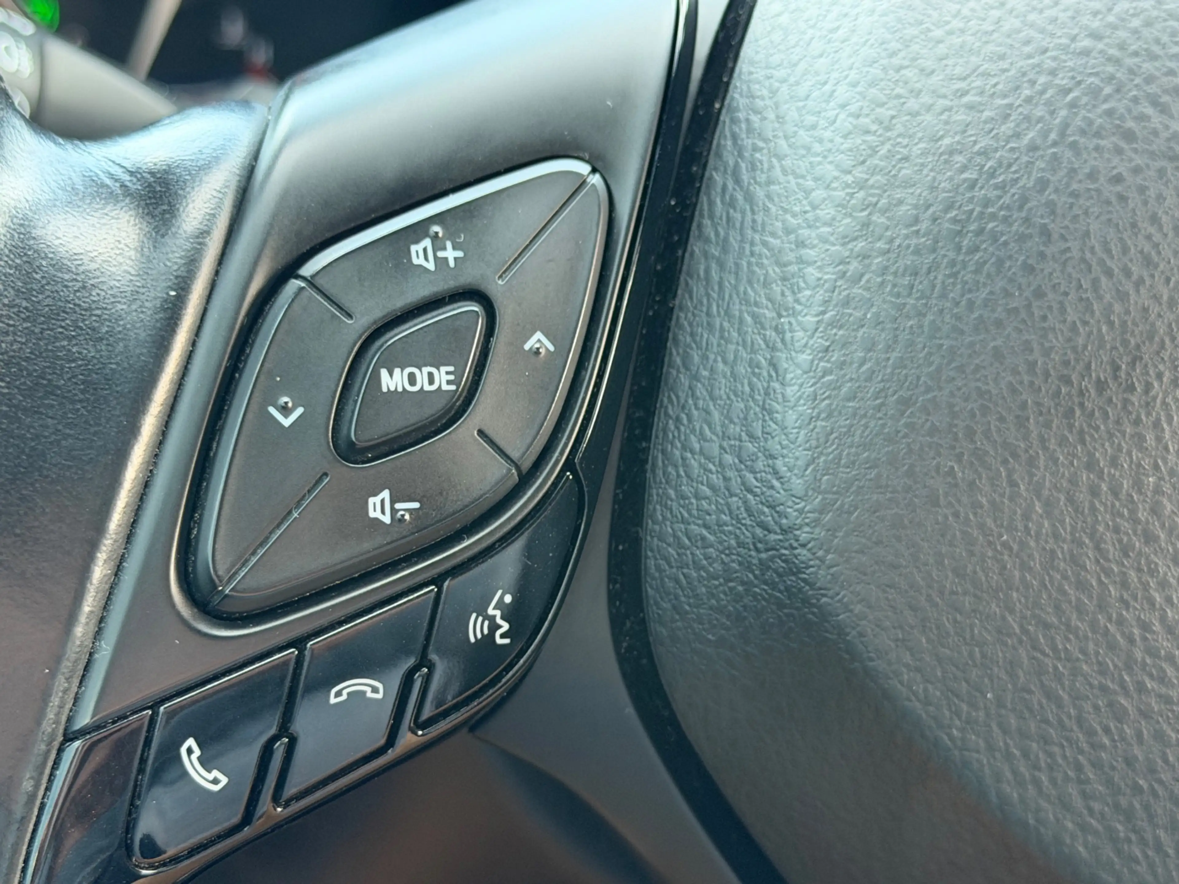 Toyota C-HR 1.8 Hybrid Style, NAP, Camera, JBL, KeyLess, Trekh — photo 33