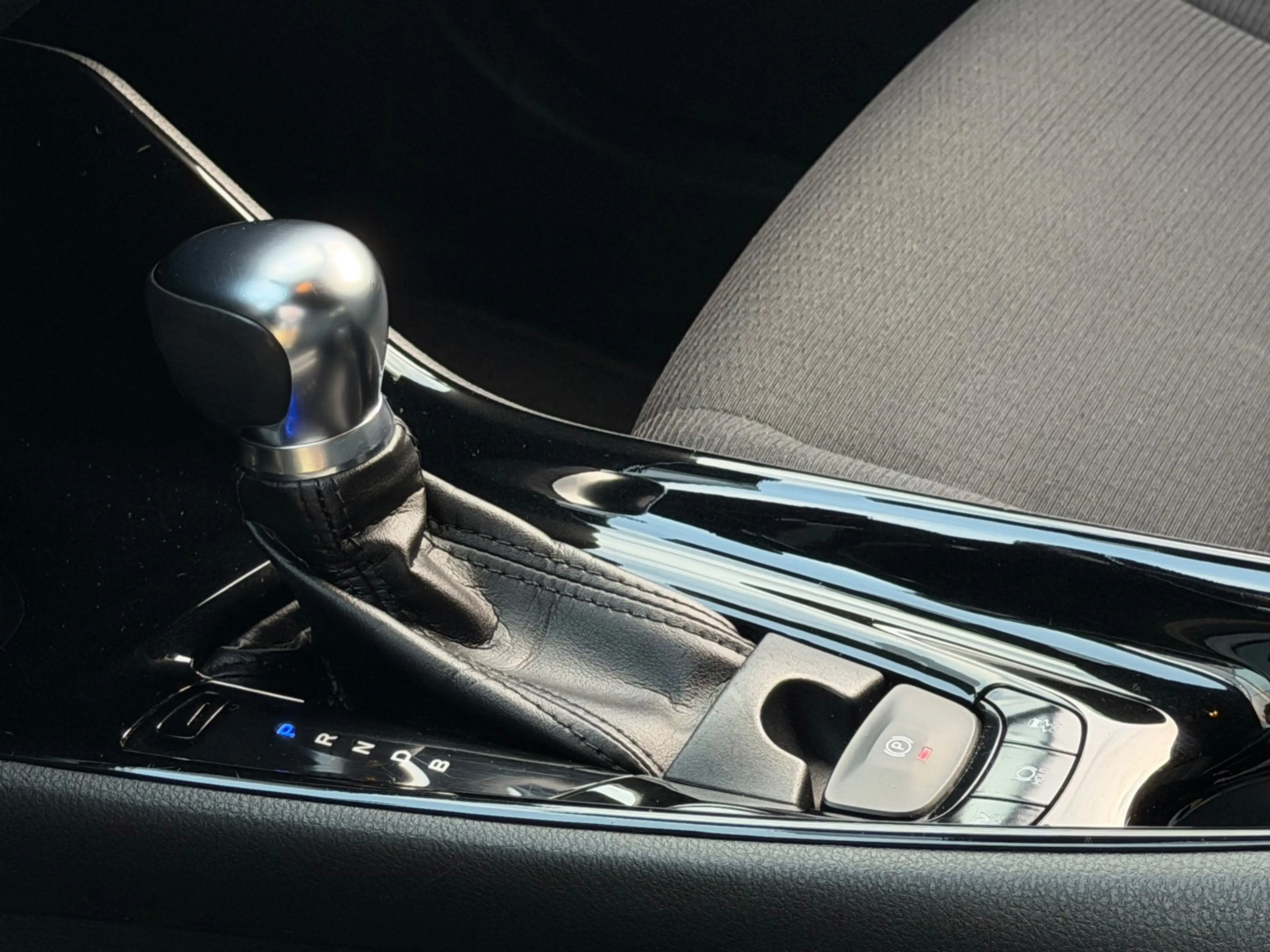 Toyota C-HR 1.8 Hybrid Style, NAP, Camera, JBL, KeyLess, Trekh — photo 46