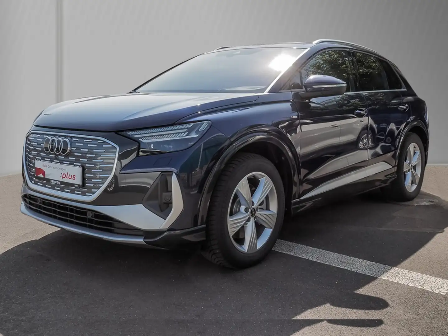 Audi Q4 e-tron 55 quattro S line Assist AHK Panorama Blau - 2