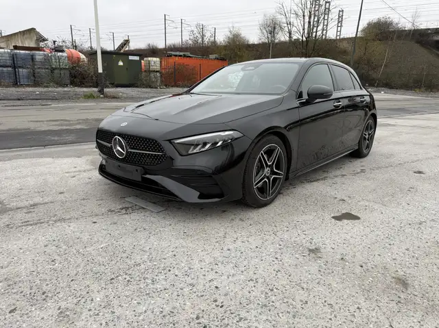 Mercedes-Benz A 180 A 180 AMG Line