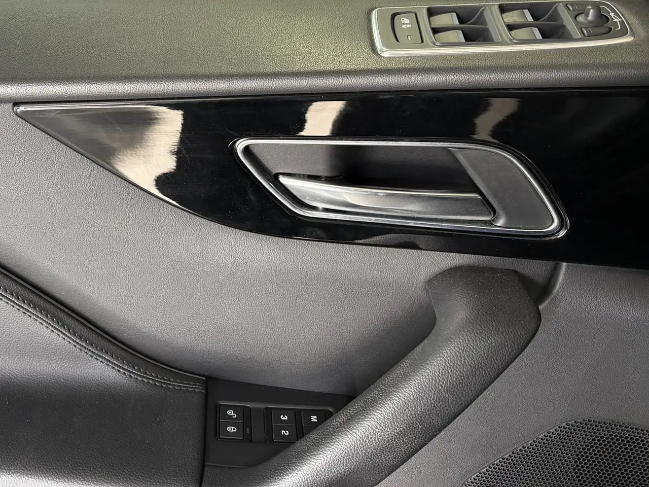 Jaguar F-Pace снимка Jaguar F-Pace