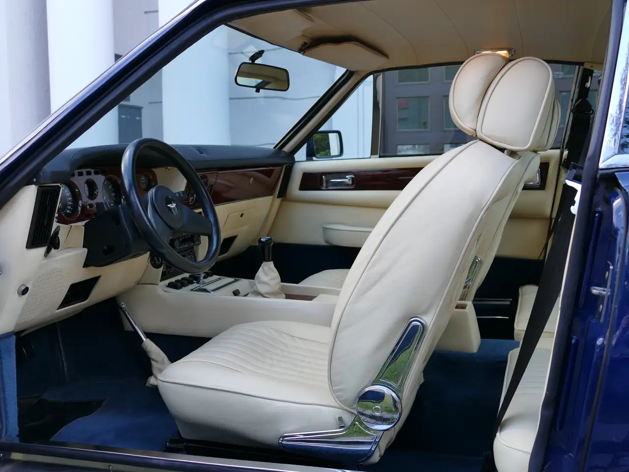 Aston Martin Vantage V8 Vantage X Pack Coupe original LHD 5-Speed Manual 26´KM (1 of 29 LHD Manuals), foto 6