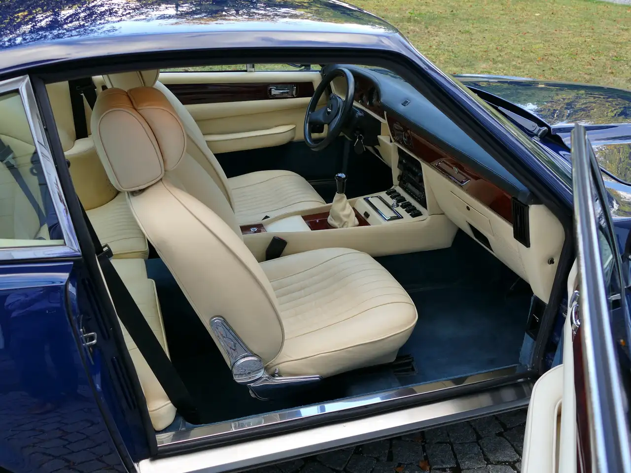 Aston Martin Vantage V8 Vantage X Pack Coupe original LHD 5-Speed Manual 26´KM (1 of 29 LHD Manuals), foto 9