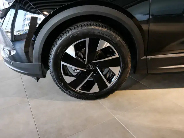 Opel Grandland view 4