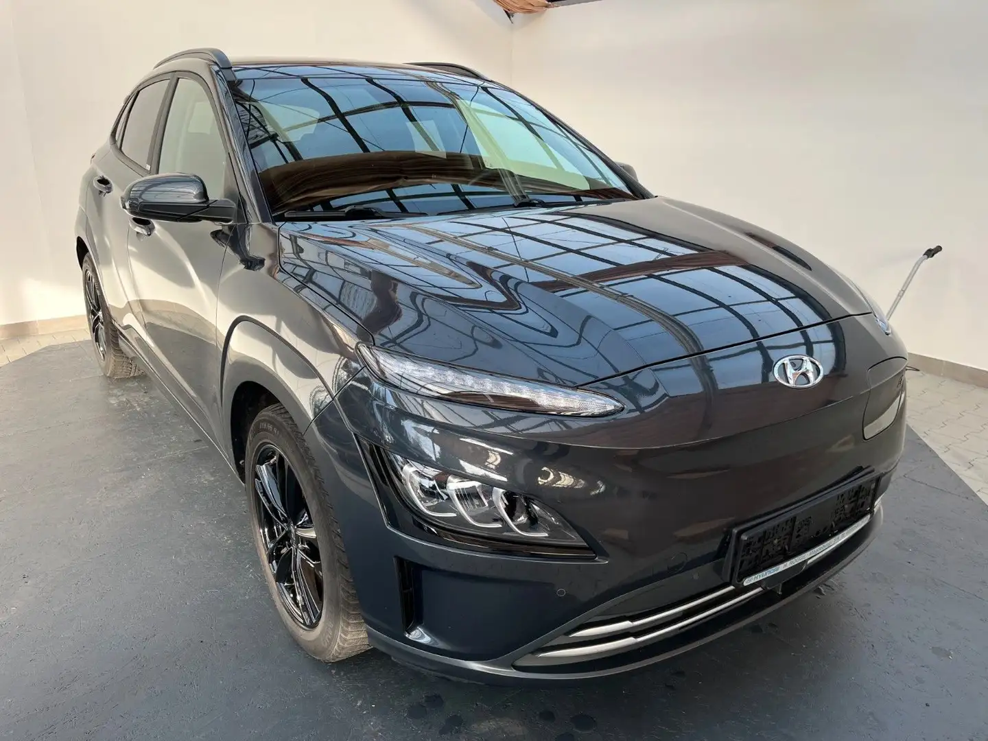 Hyundai KONA Trend Elektro 2WD Gris - 1