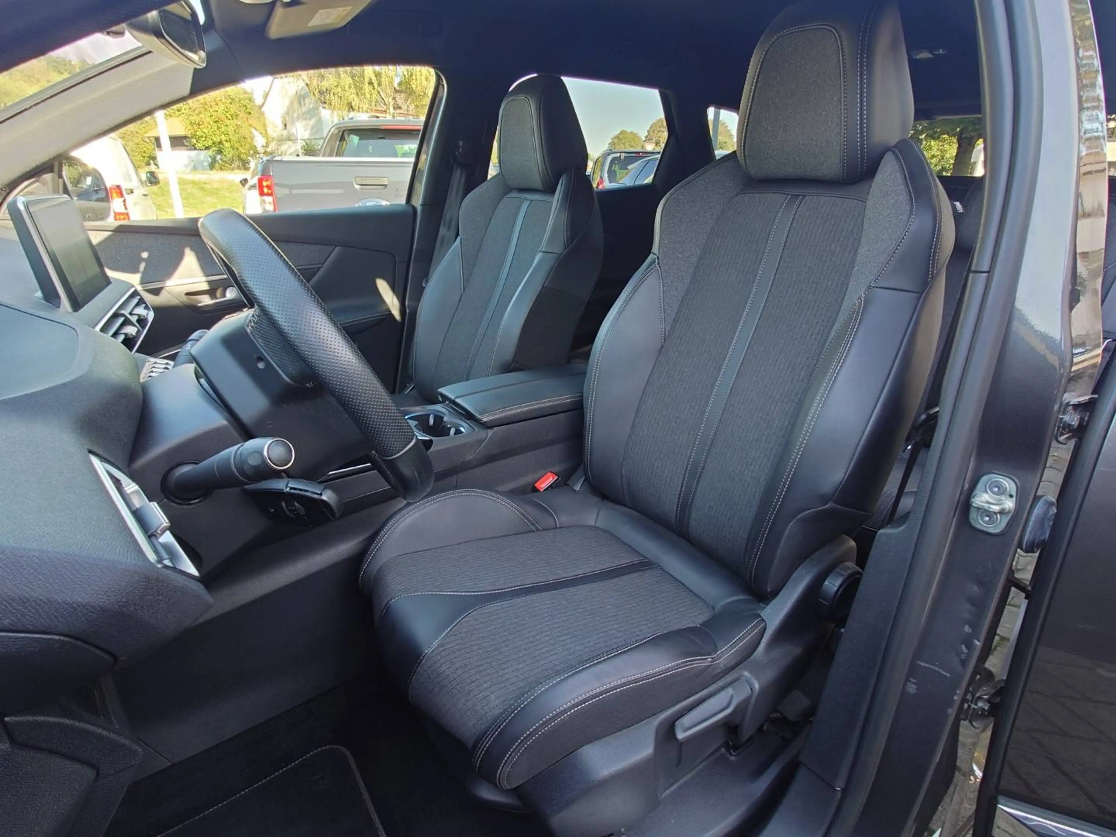 Peugeot 3008 Allure GT Line PureTech 130 *ACC*360°Kamera*NAVI*DAB*GT-Line Paket*Top Zustand* — photo 13