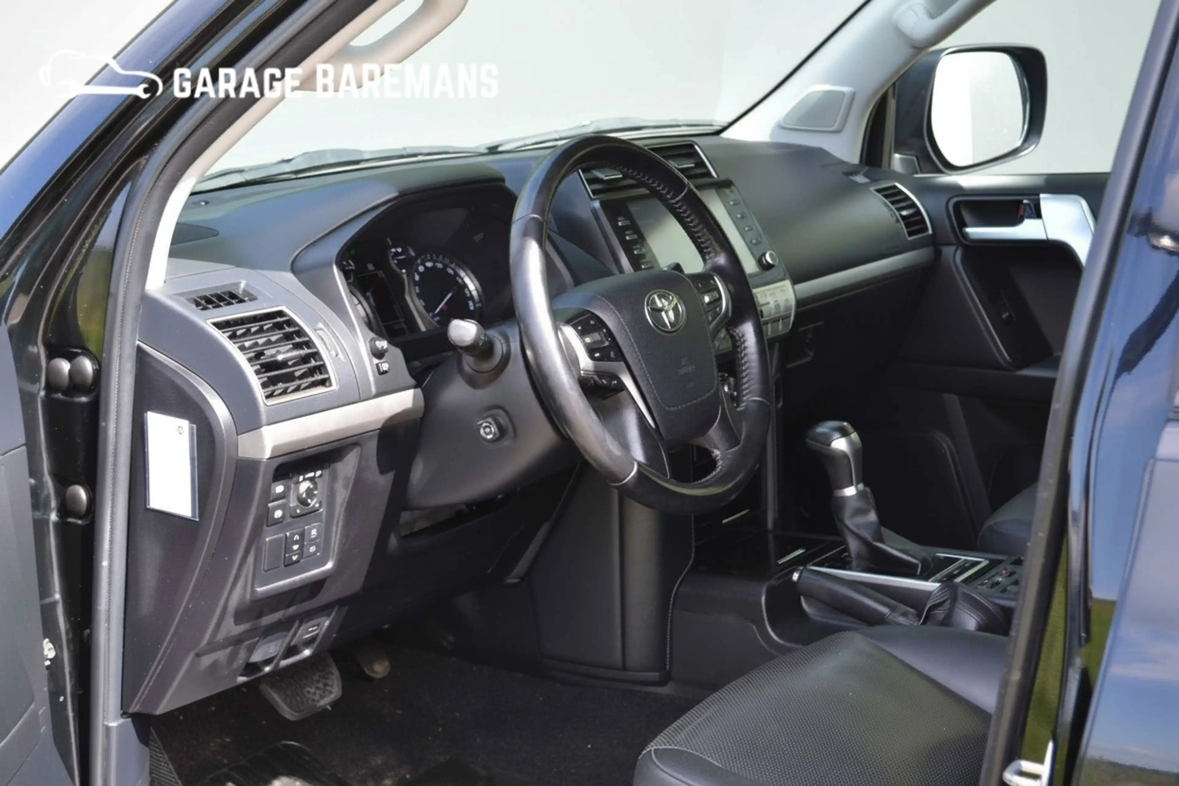 Toyota Land Cruiser 150 2.8 D-4D-F Professional Window Van — photo 10