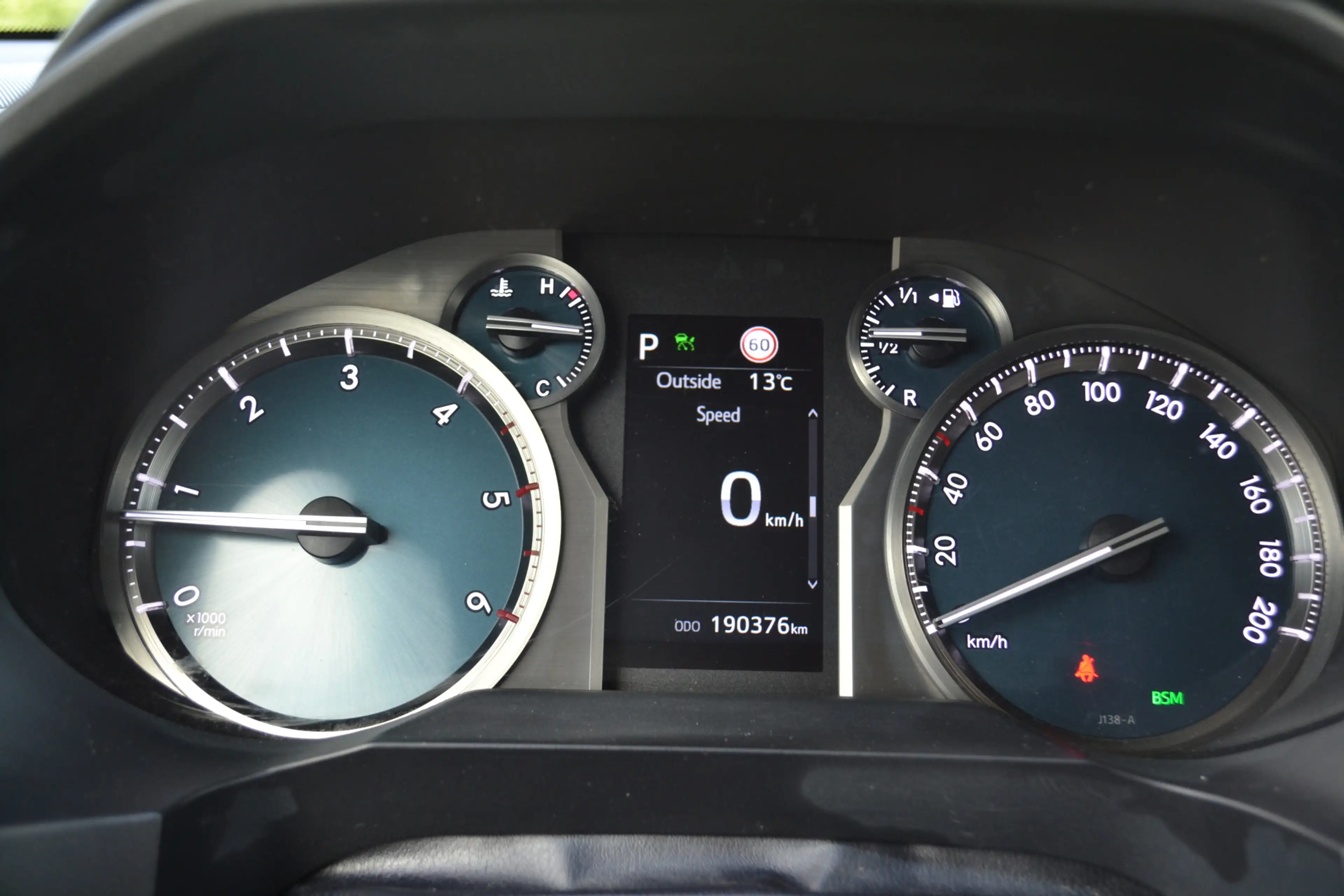 Toyota Land Cruiser 150 2.8 D-4D-F Professional Window Van — photo 12