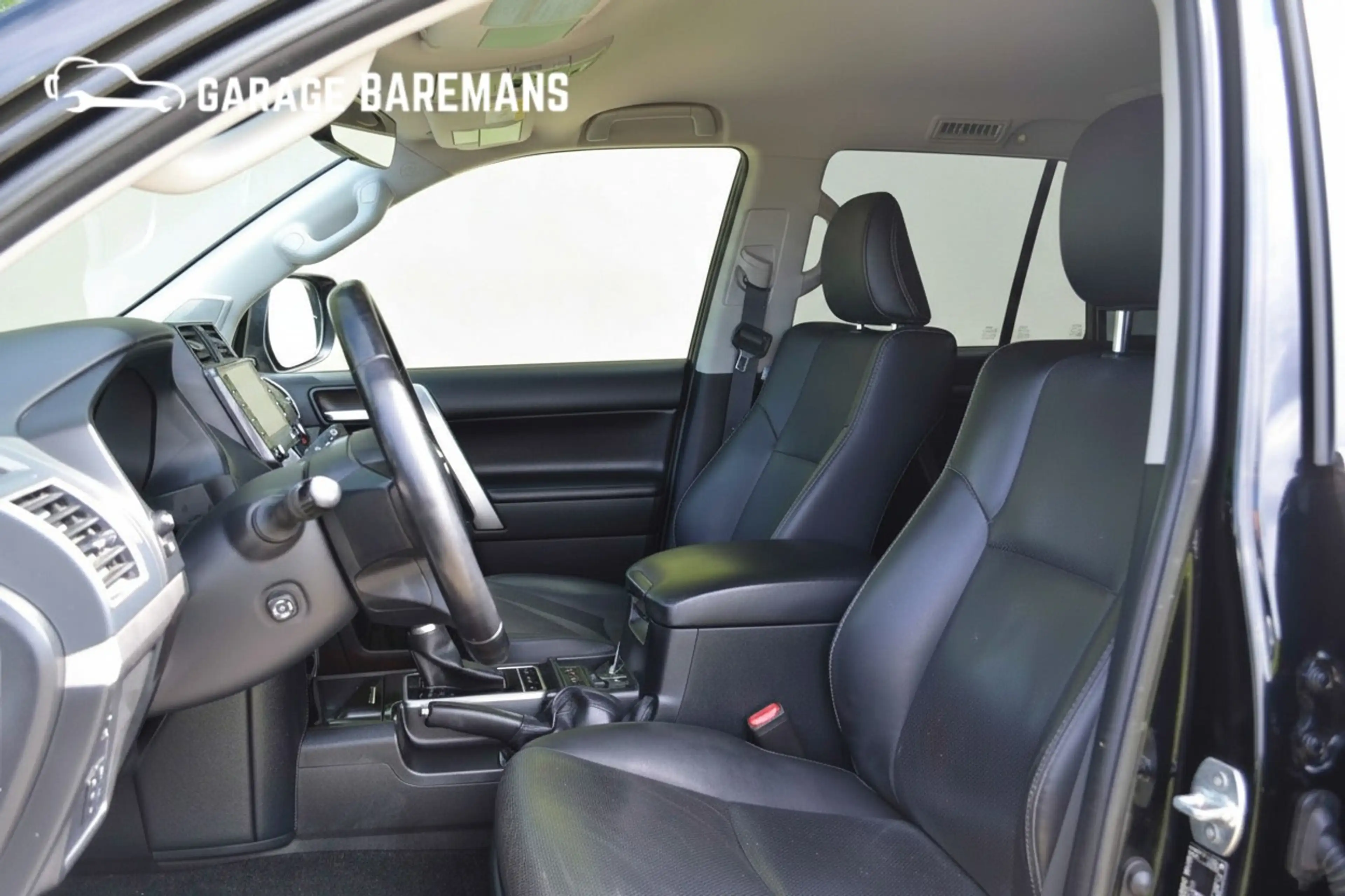 Toyota Land Cruiser 150 2.8 D-4D-F Professional Window Van — photo 9