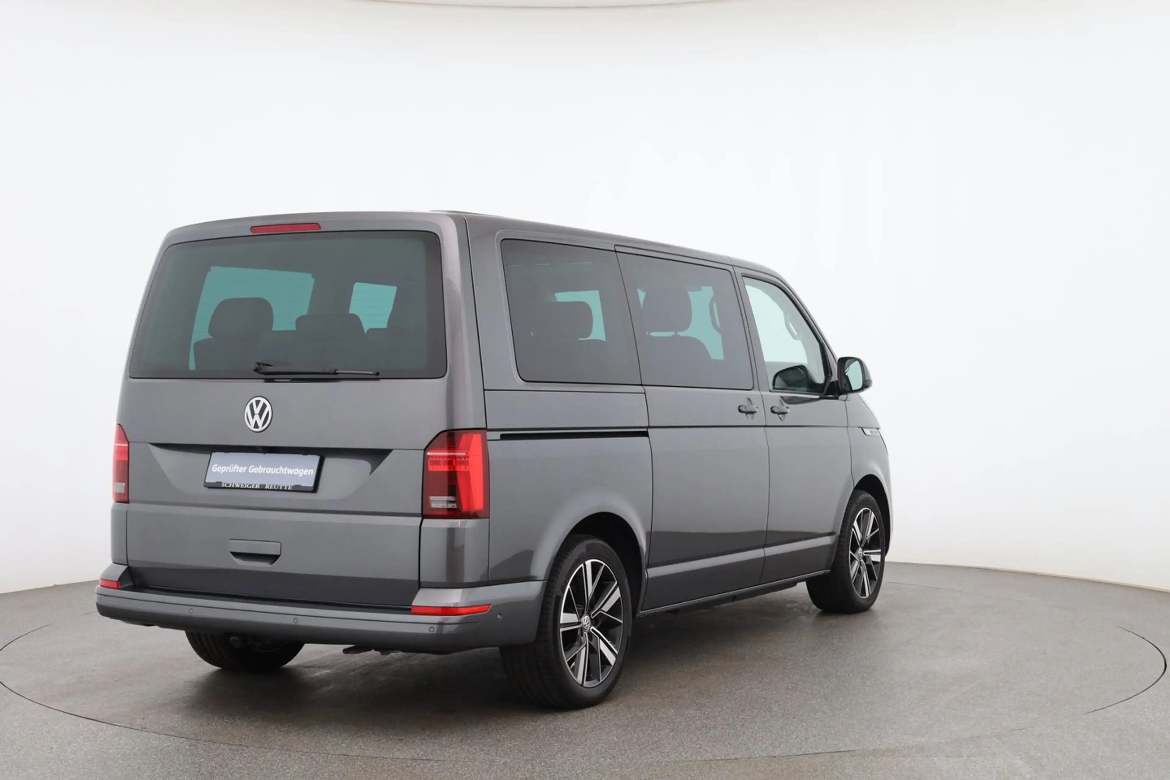 Volkswagen T6.1 Multivan VW T6.1 Multivan Highline TDI 4MOTION — photo 5