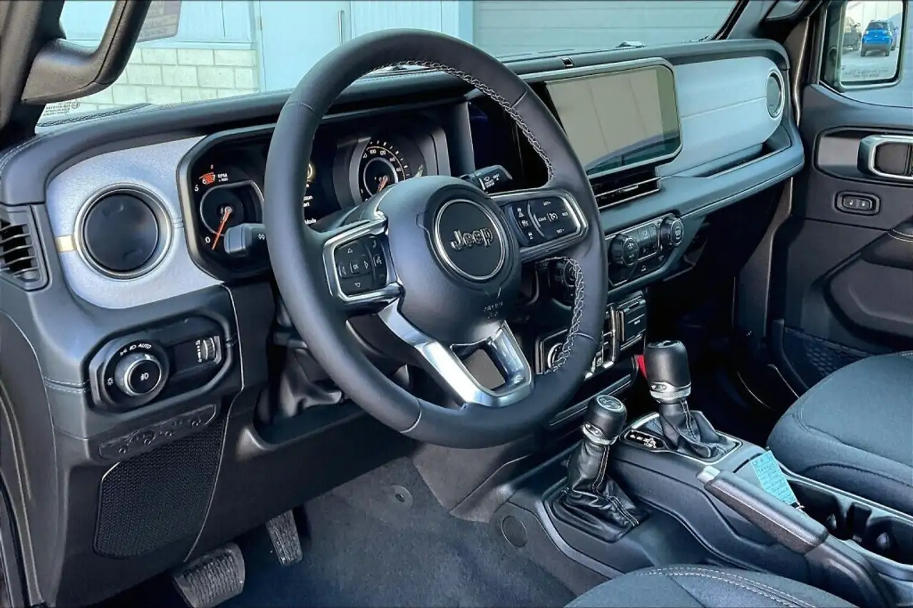 Jeep Wrangler снимка Jeep Wrangler