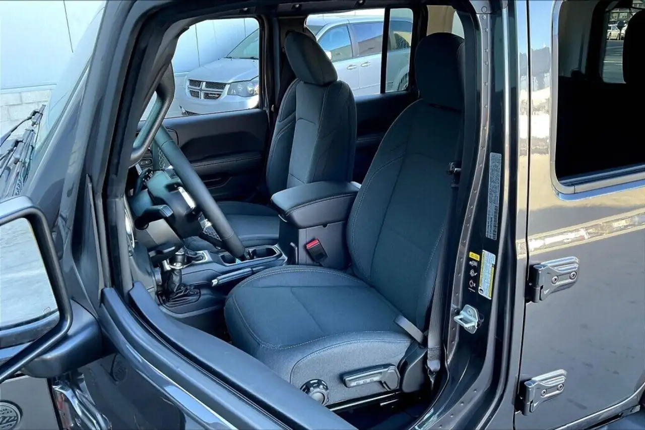 Jeep Wrangler снимка Jeep Wrangler