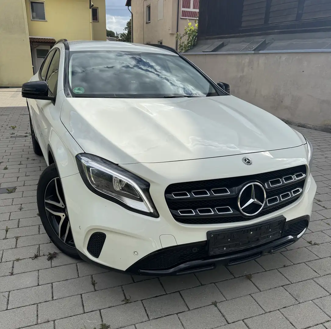 Mercedes-Benz GLA 220 d Sport Utility Vehicle - 1