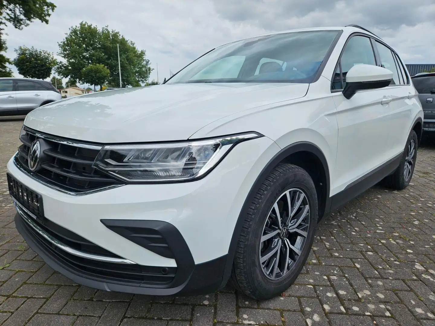 Volkswagen Tiguan Life PDC SHZ LHZ NAV DAB ACC APP Weiß - 1