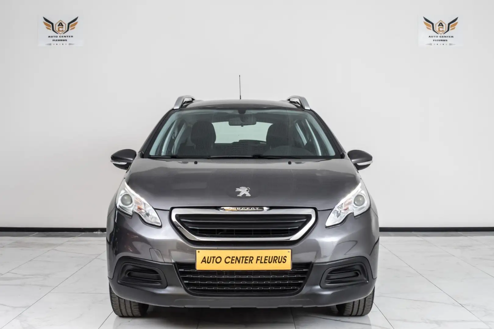 Peugeot 2008 1.2i Grau - 2