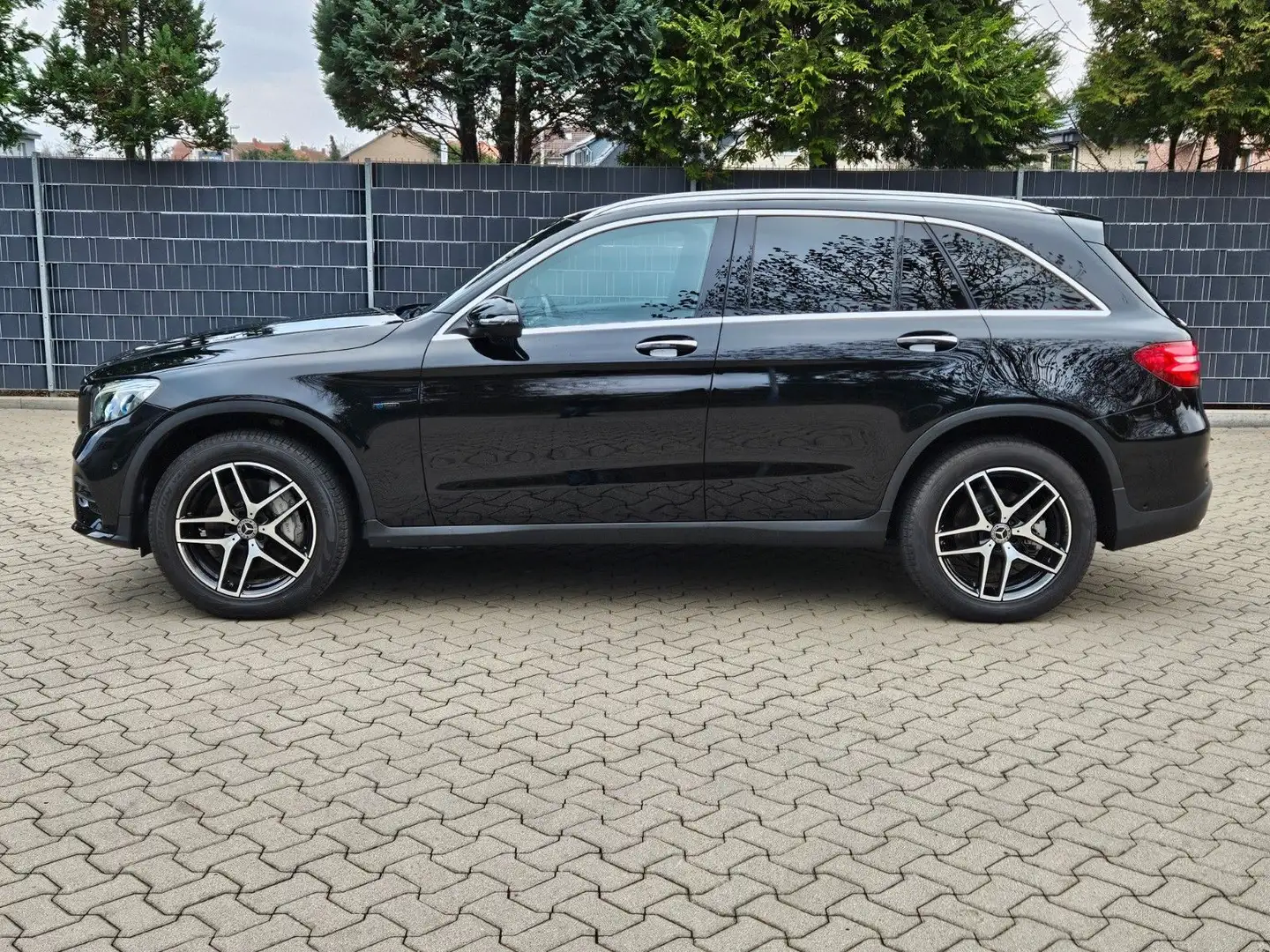 Mercedes-Benz GLC 350 e 4Matic Schwarz - 2
