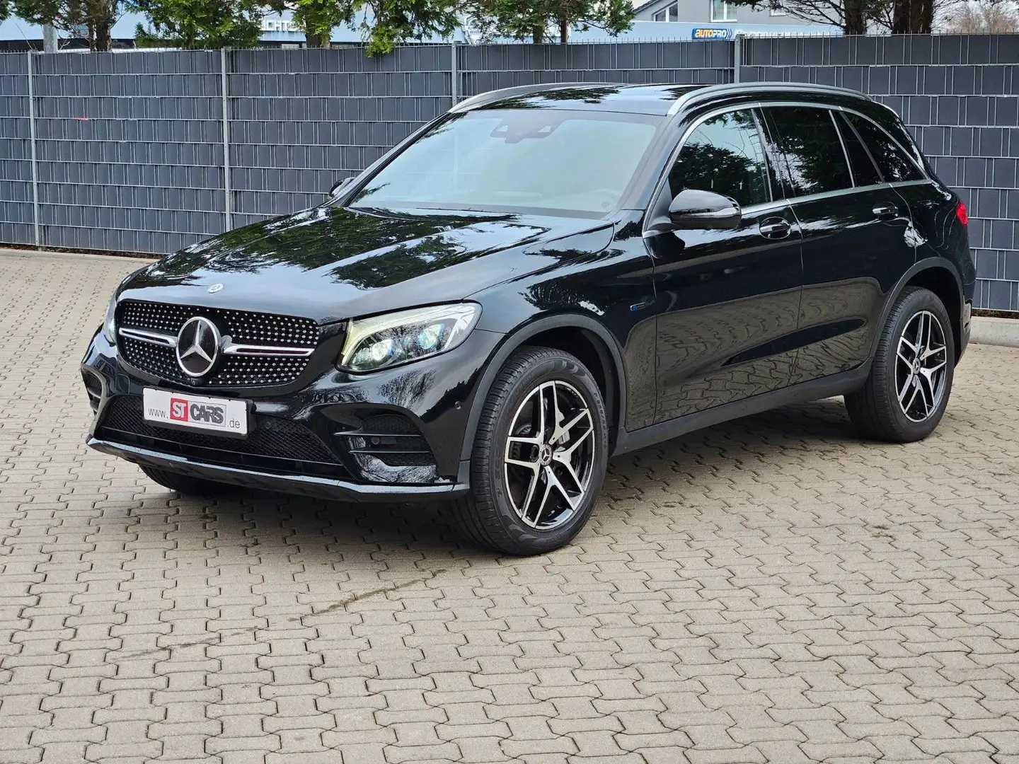 Mercedes-Benz GLC 350 e 4Matic Schwarz - 1