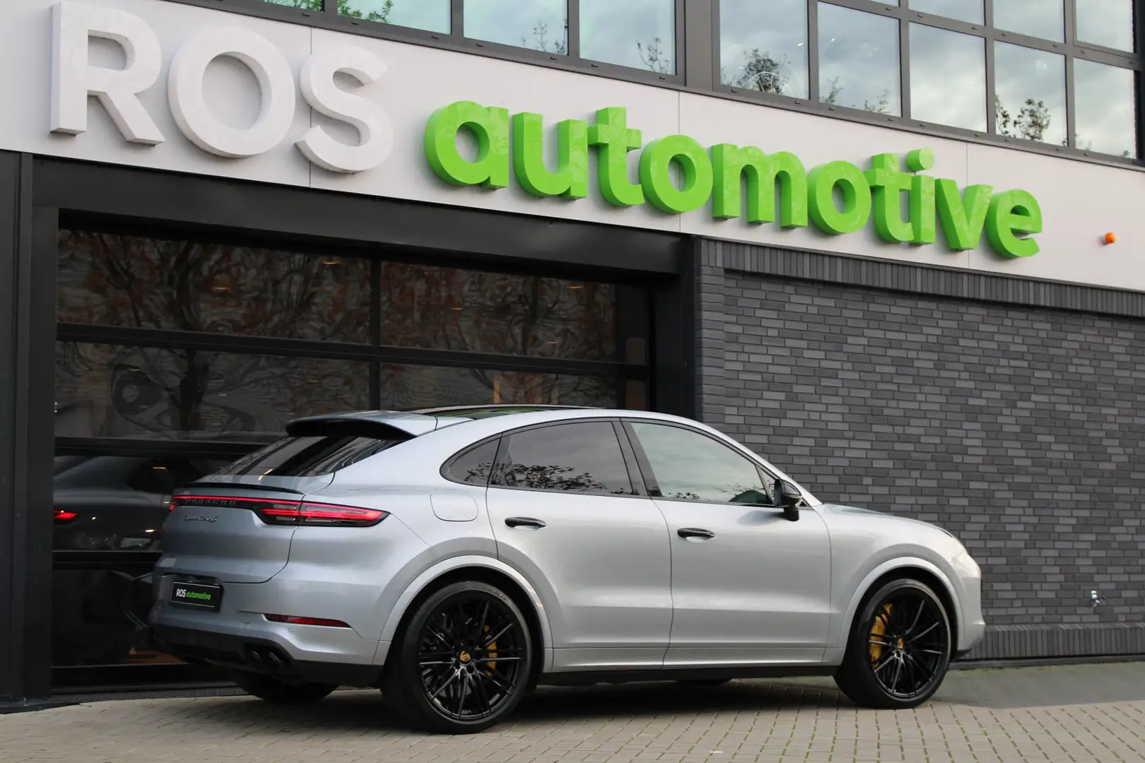 Porsche Cayenne Coupé 4.0 Turbo S E-Hybrid | VOL! | HUD | SOFT-CLO Gris - 2