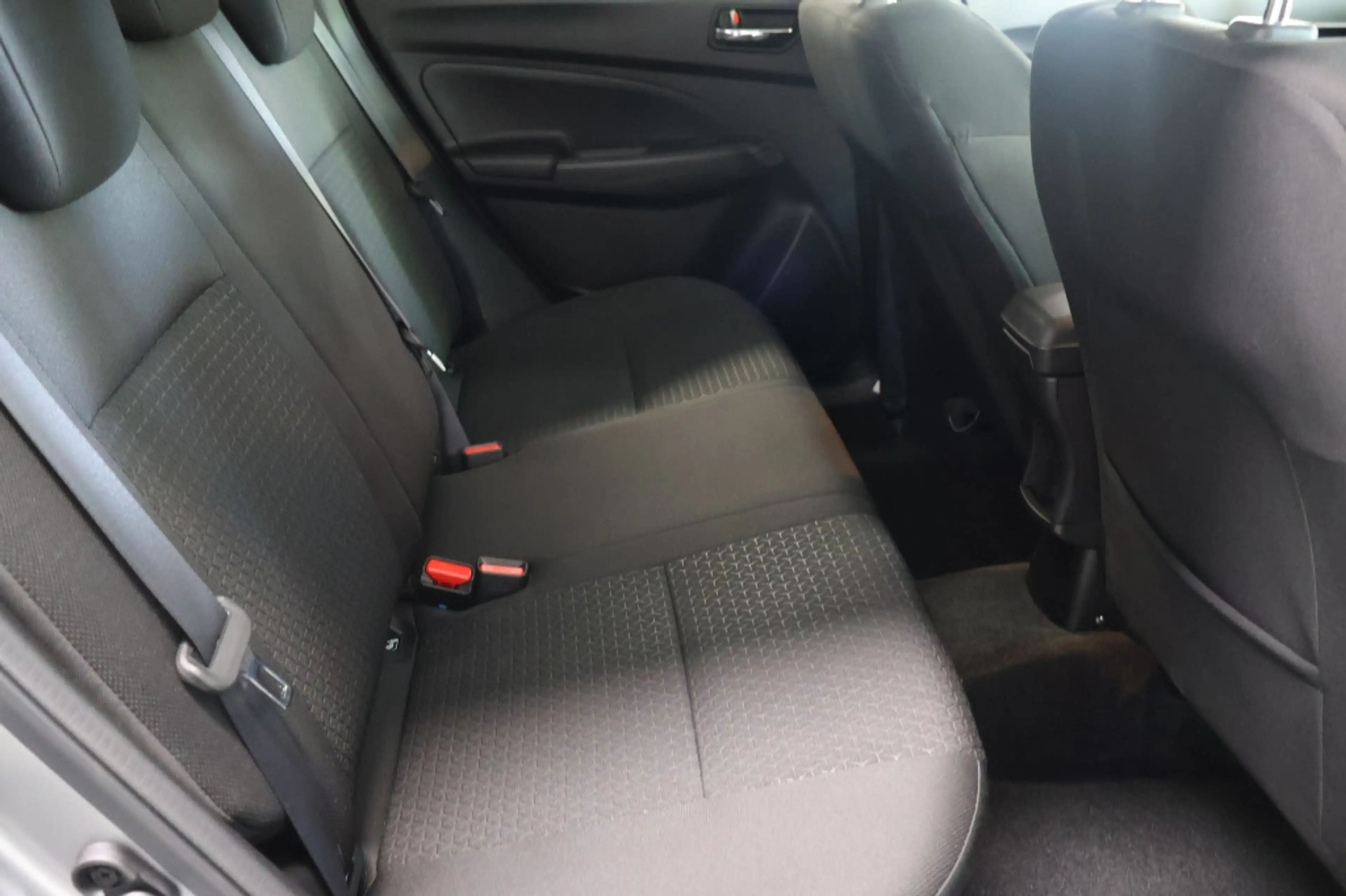 Suzuki Swift 1.0 Stijl Smart Hybrid — photo 15