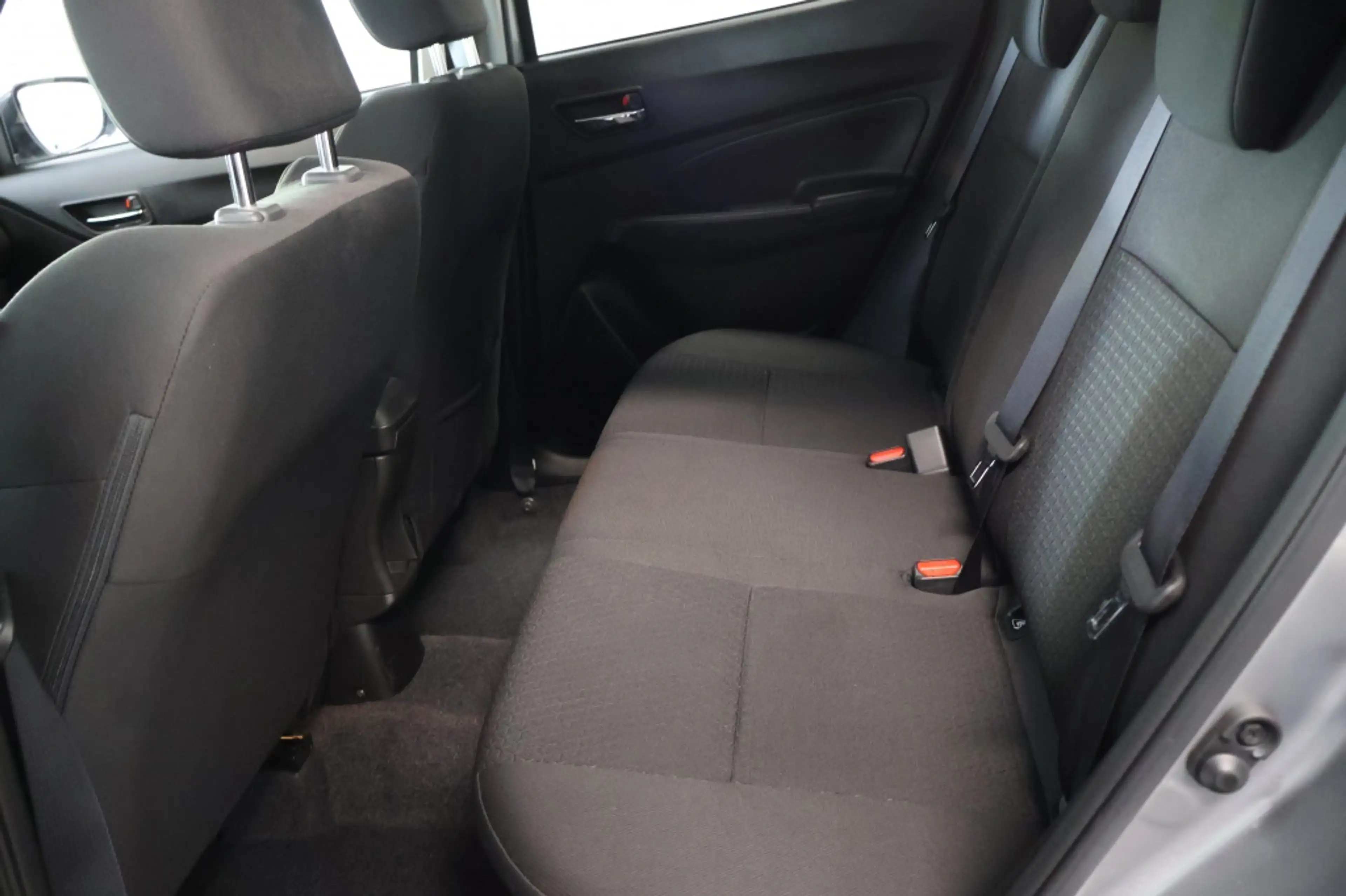 Suzuki Swift 1.0 Stijl Smart Hybrid — photo 13