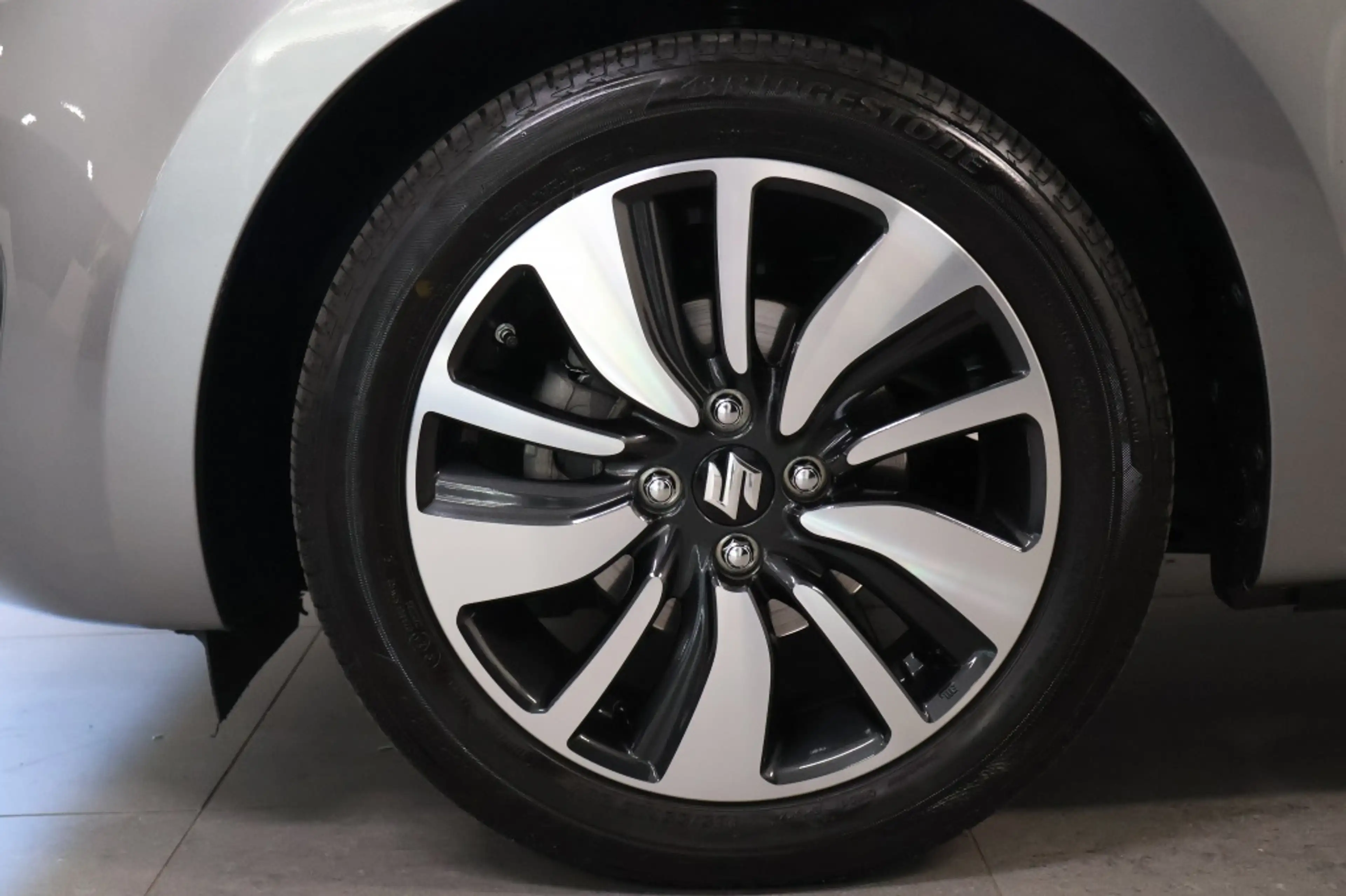 Suzuki Swift 1.0 Stijl Smart Hybrid — photo 5