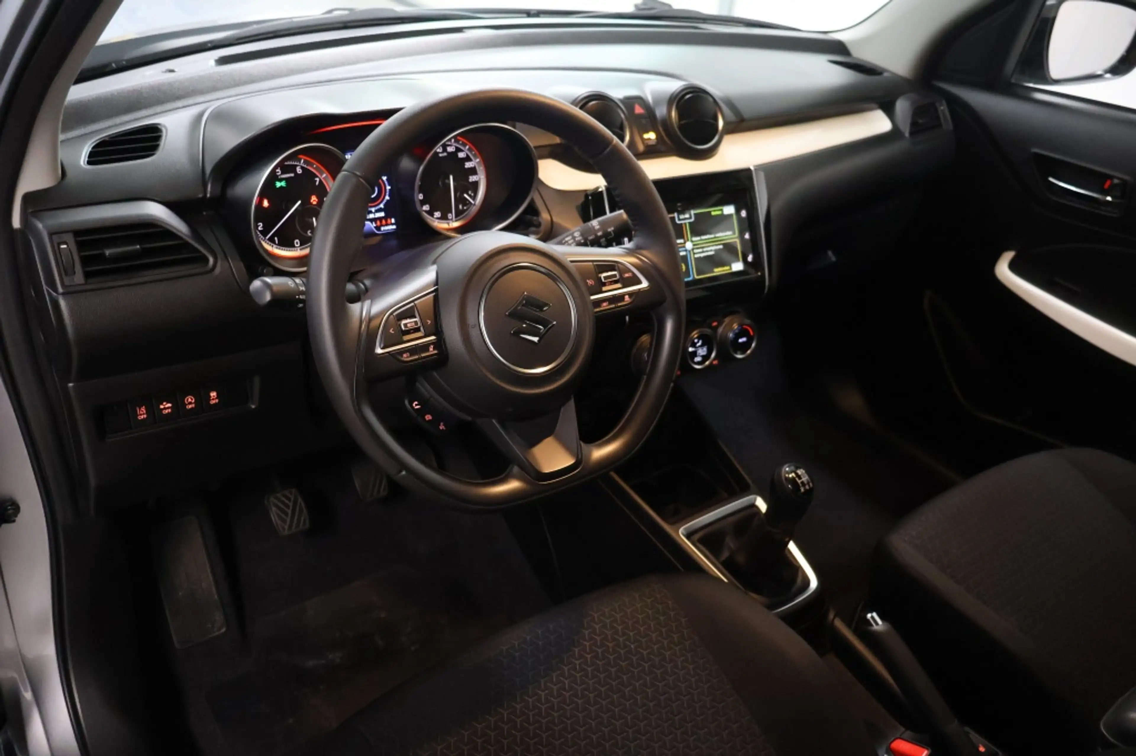Suzuki Swift 1.0 Stijl Smart Hybrid — photo 8