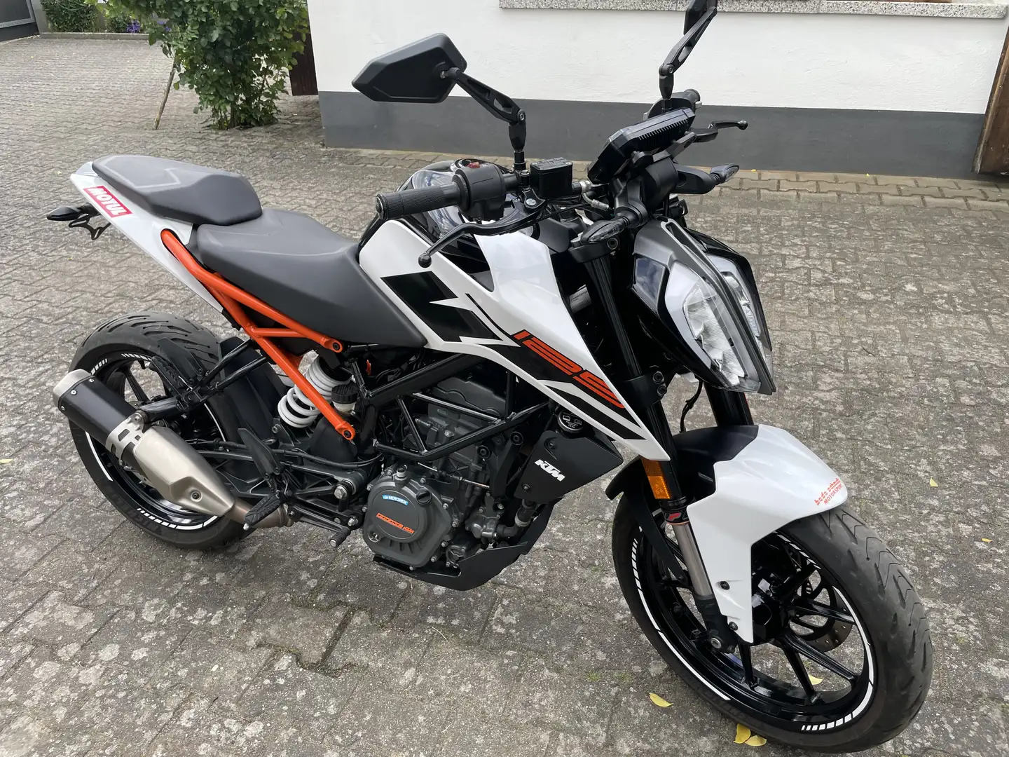 KTM 125 Duke - 1