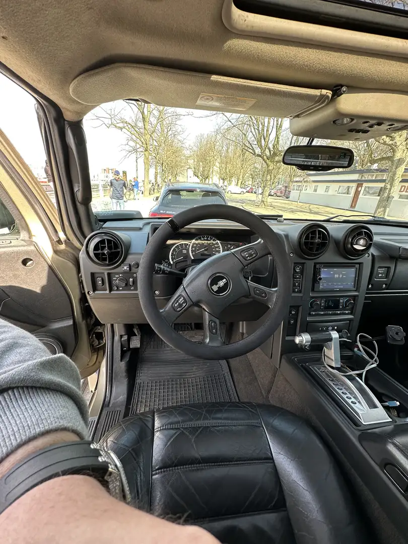 HUMMER H2 SUT - 2