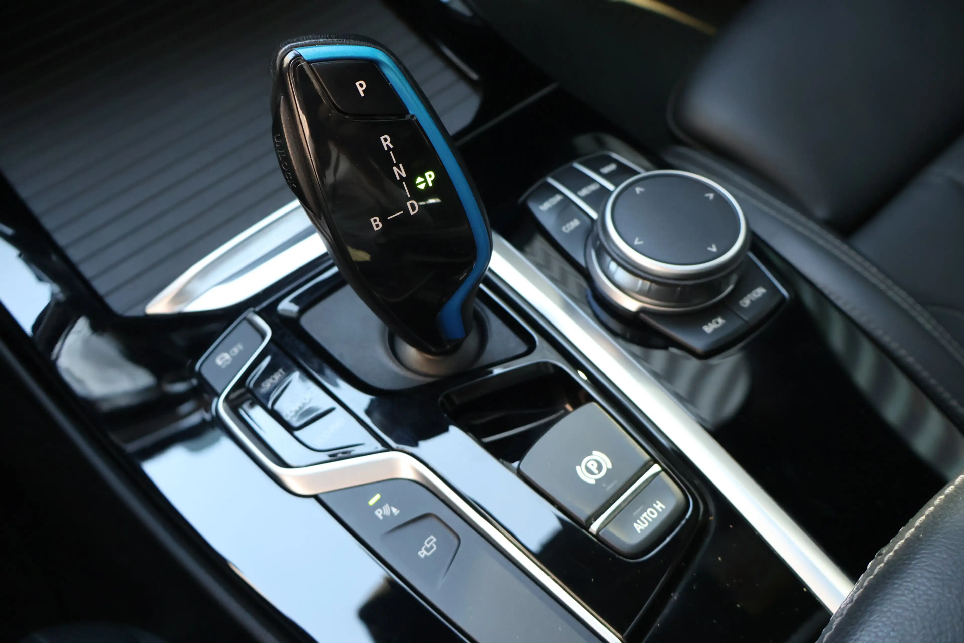 BMW iX3 High Executive / Trekhaak / Sportstoelen / Head-Up — photo 14
