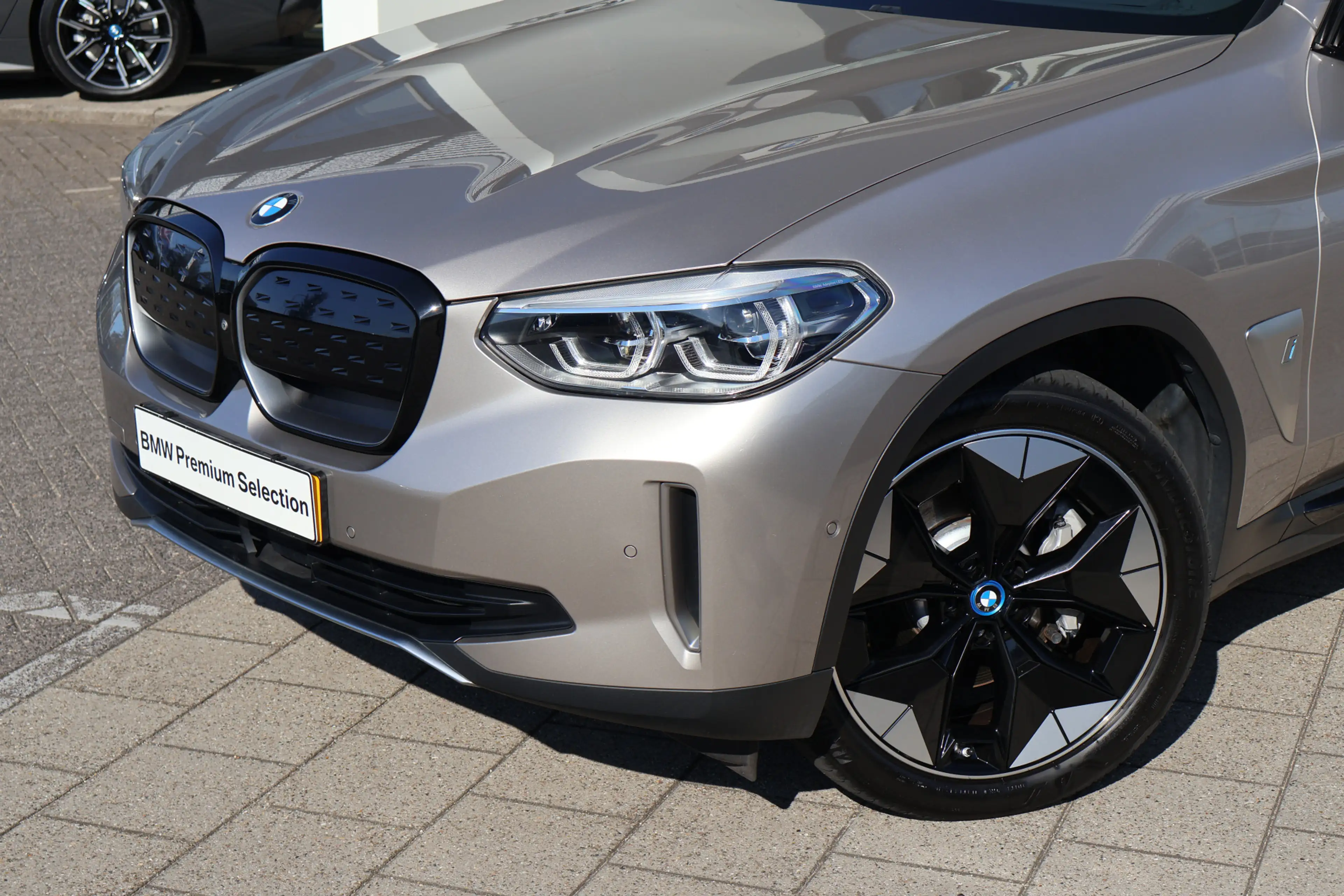 BMW iX3 High Executive / Trekhaak / Sportstoelen / Head-Up — photo 2