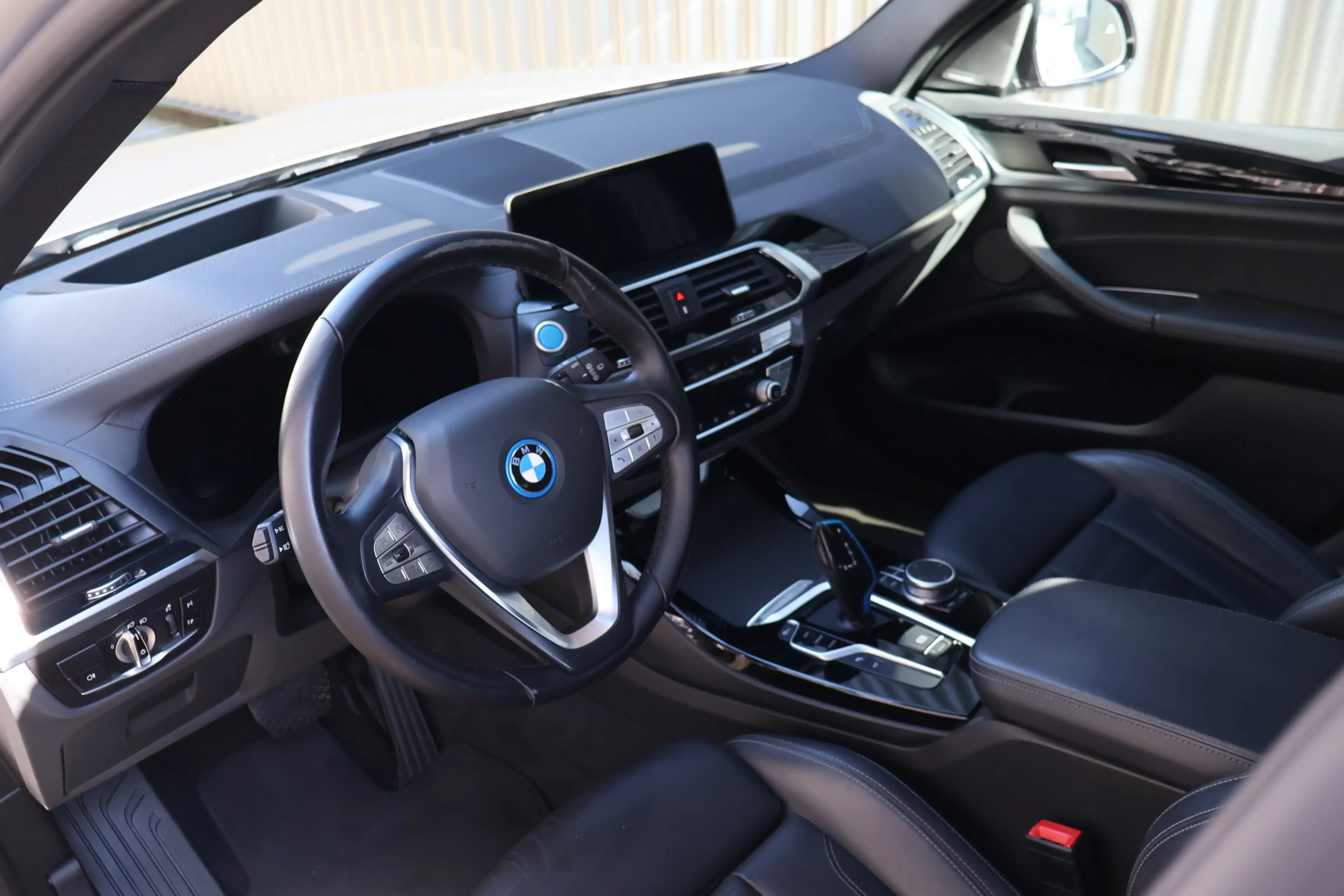 BMW iX3 High Executive / Trekhaak / Sportstoelen / Head-Up — photo 13