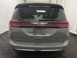 Chrysler Pacifica 2023 — фото 10