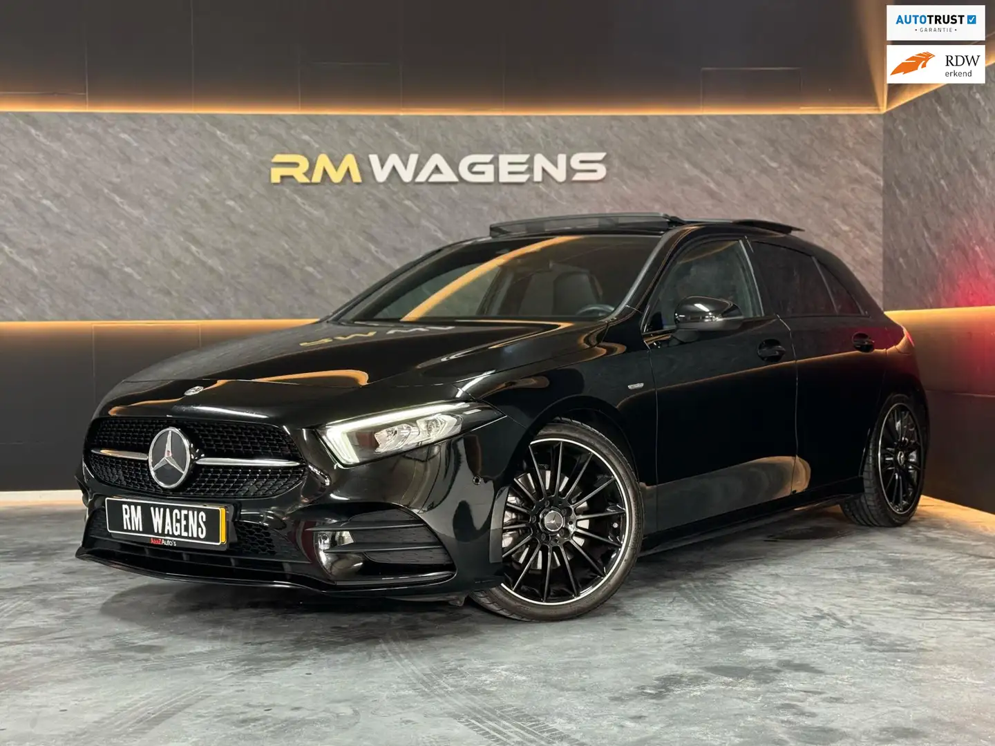Mercedes-Benz A 220 A-klasse 4MATIC|EDDITION|PANO|SFEERV|CAM|CARPLAY Fekete - 1