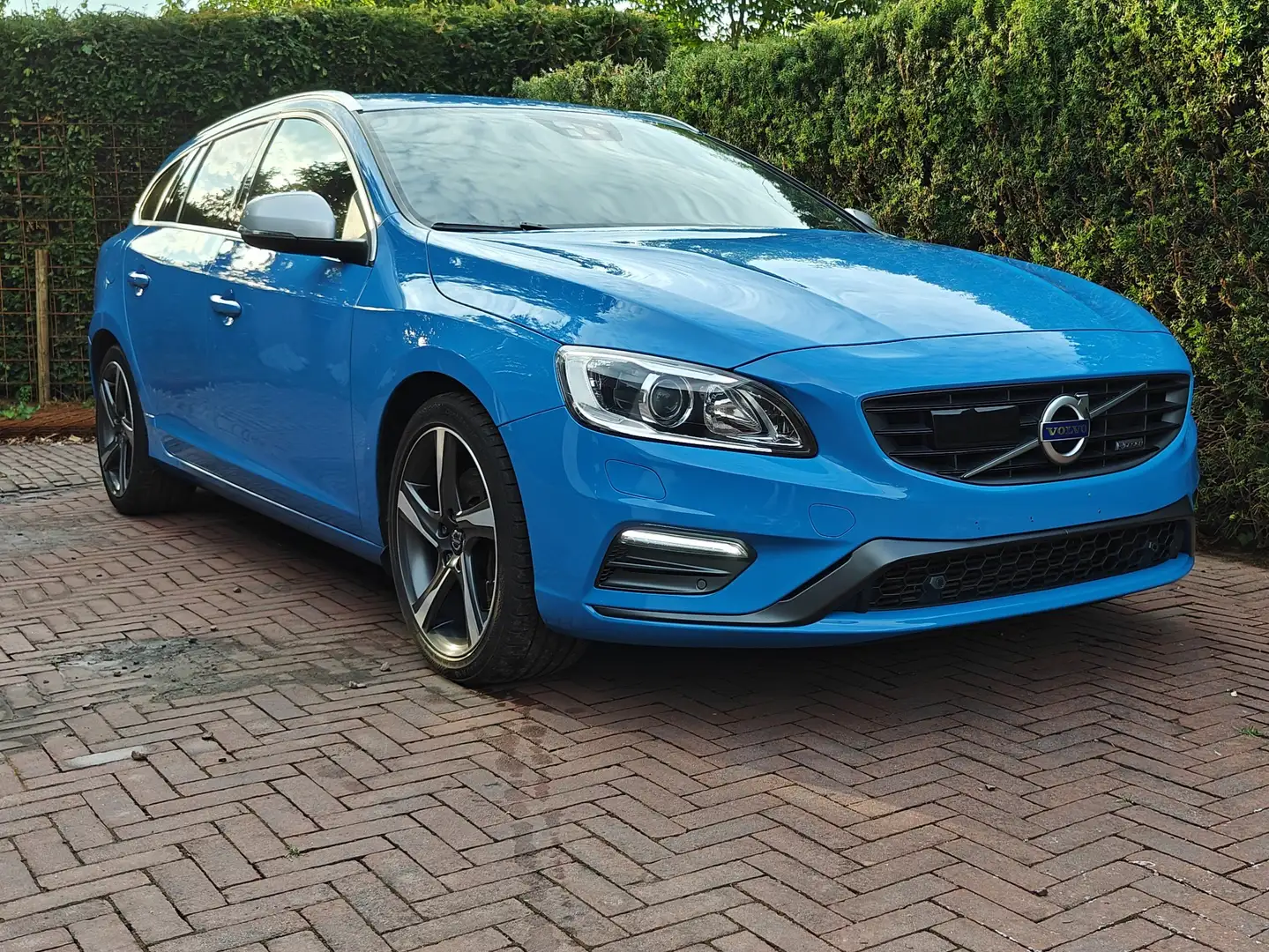 Volvo V60 T6 R-Design Rebel Blue Blauw - 1