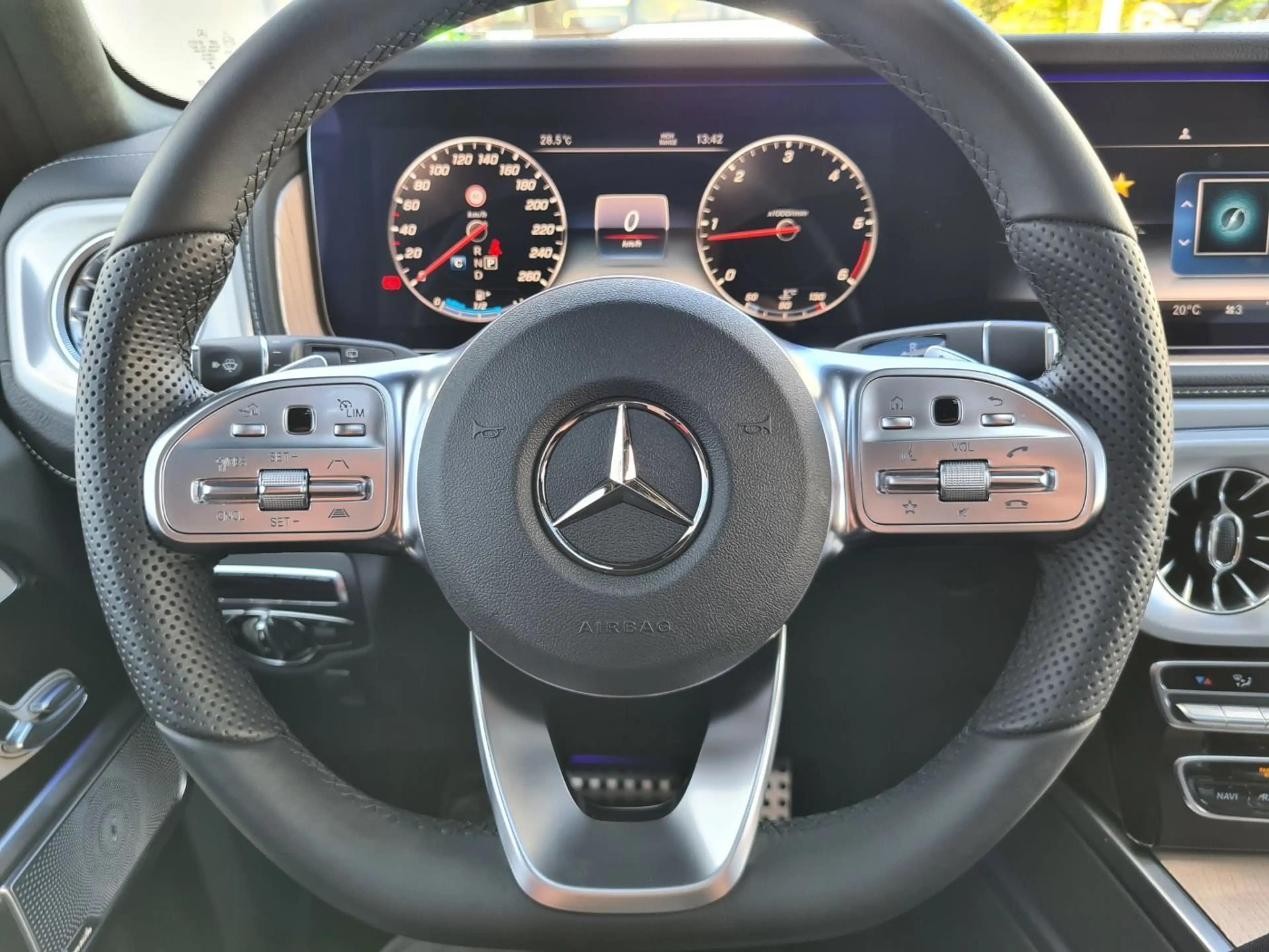 Mercedes-Benz G 400 d AMG-Line — photo 13