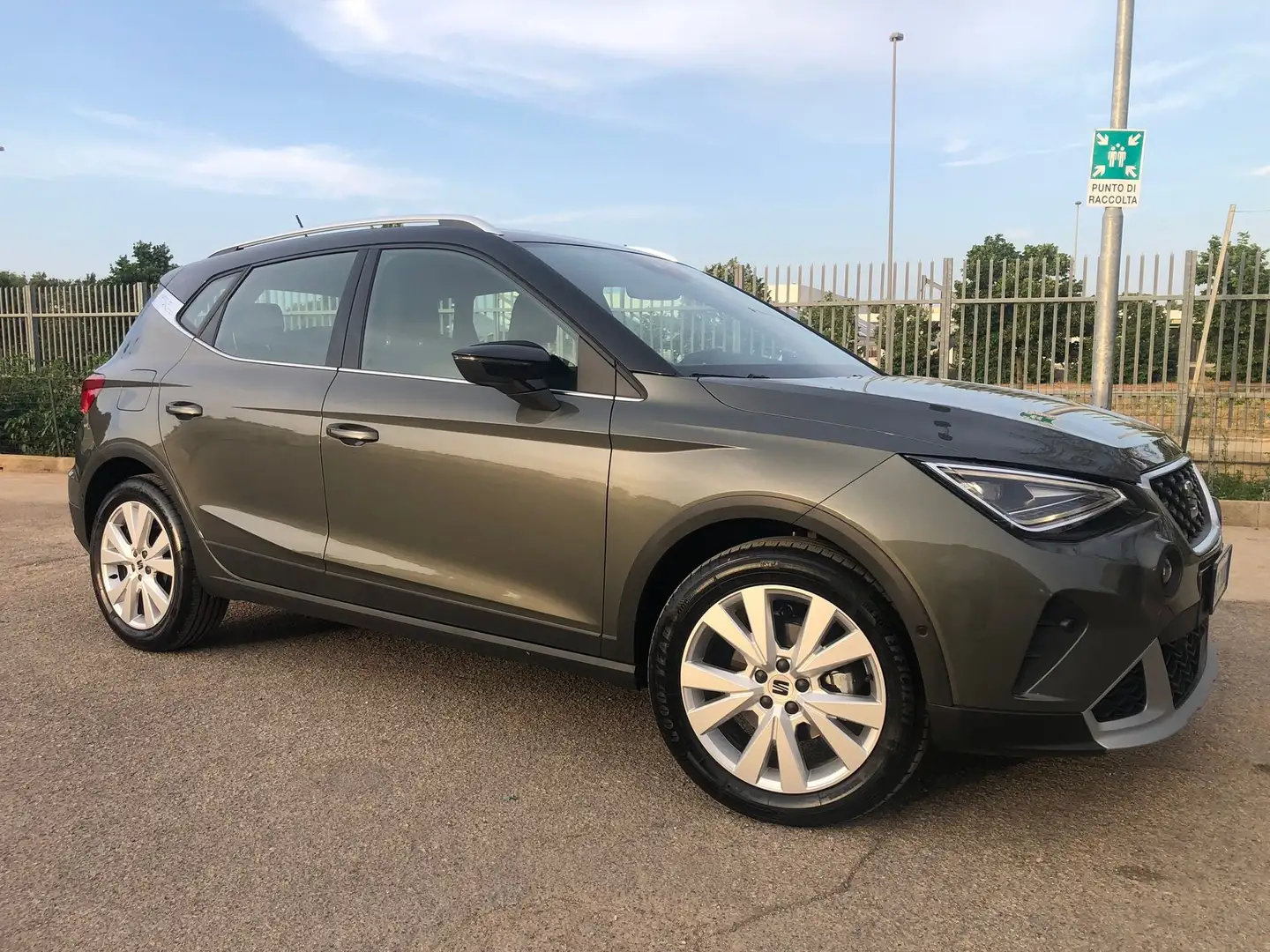 SEAT Arona Arona 1.0 ecotsi Xperience 95cv Grigio - 1