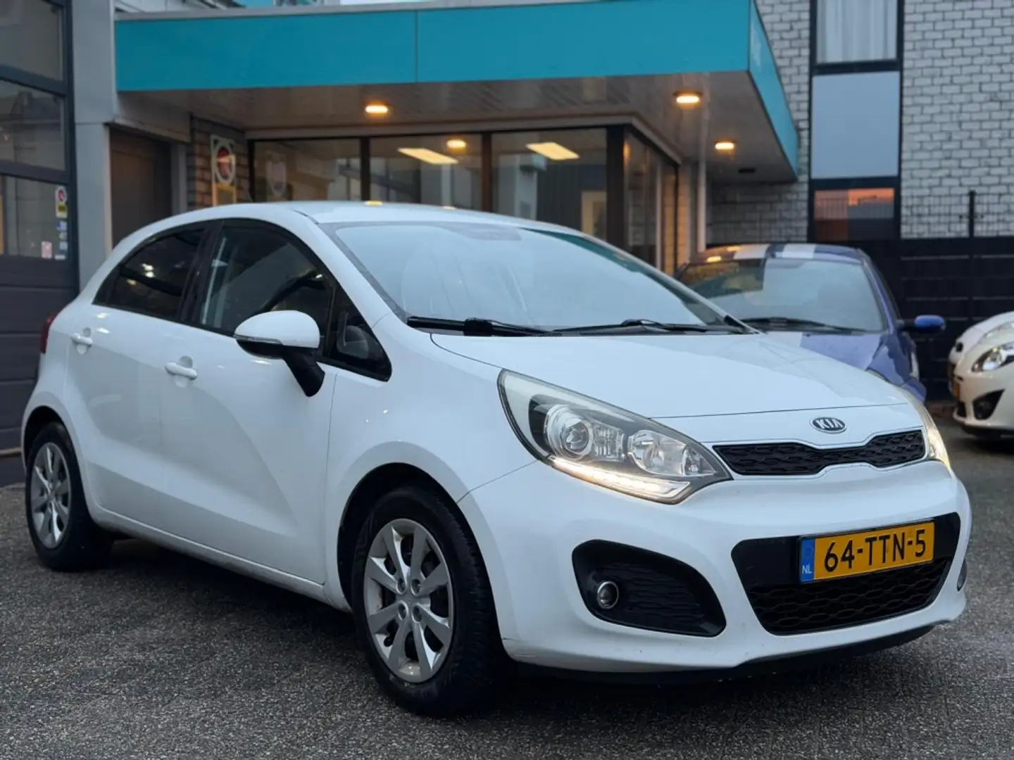 Kia Rio 1.2 CVVT Plus Pack Weiß - 2