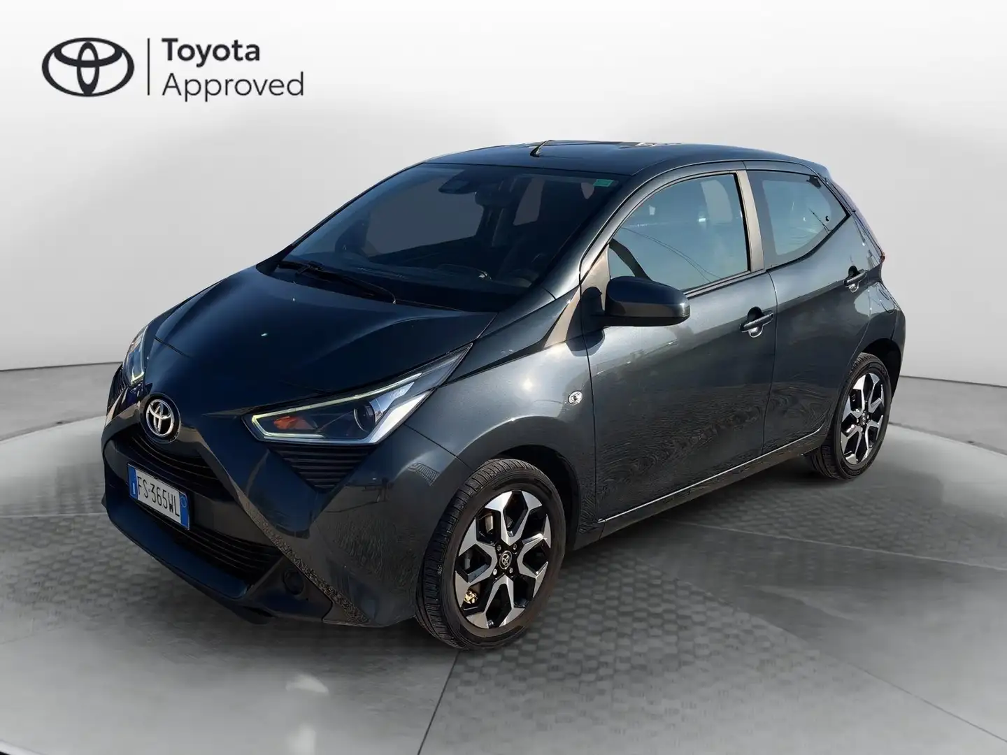 Toyota Aygo 1.0 VVT-i 72 CV 5 porte x-play Gris - 1