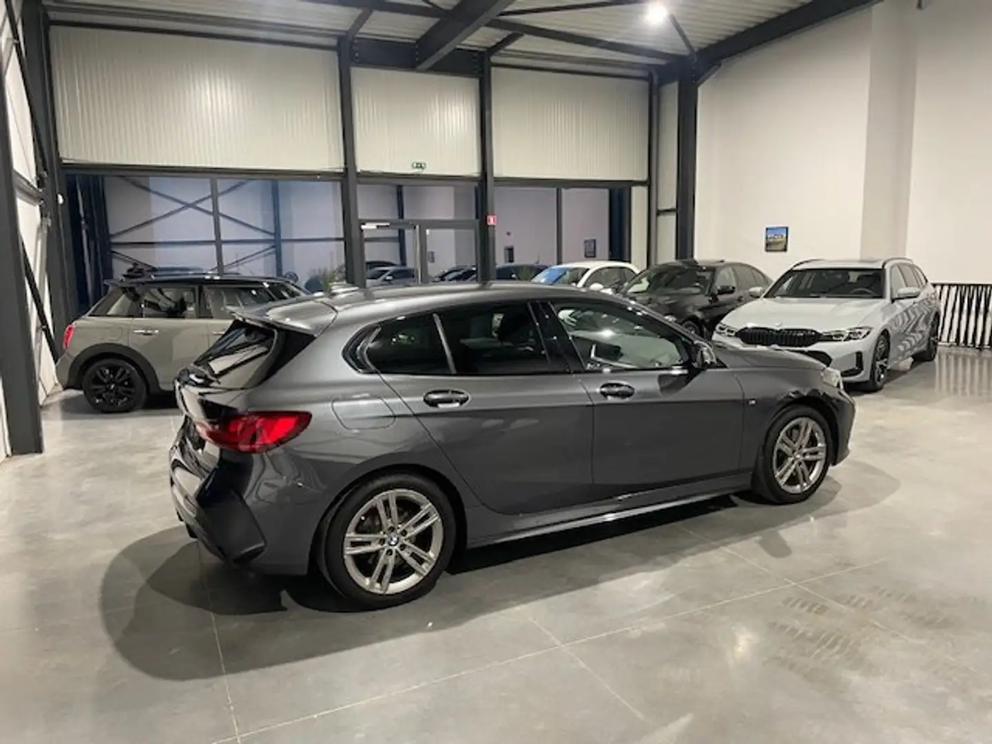 BMW 118 F40 M-Pack met Garantie Gris - 2