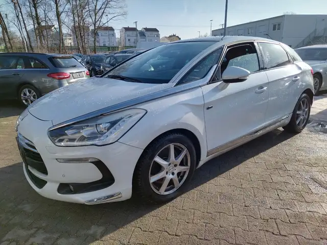 Citroen DS5 SportChicHybrid4+LEDER+CAM+NAVI+PANO+HEAD-UP