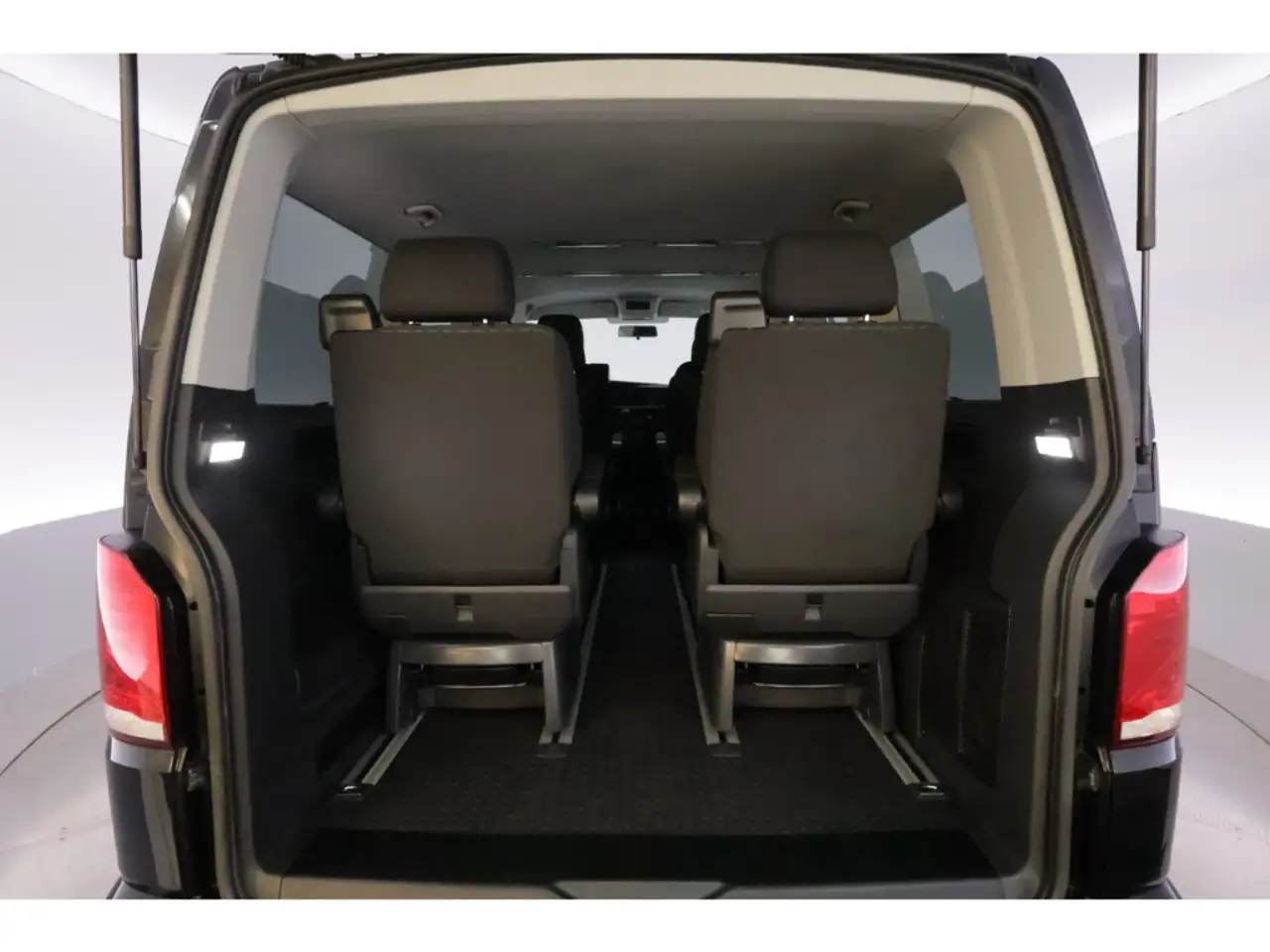 Volkswagen T6.1 Multivan 2.0TDI DSG Family+NAVI+AHK+CARPLAY 13