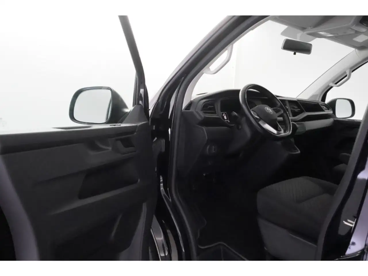 Volkswagen T6.1 Multivan 2.0TDI DSG Family+NAVI+AHK+CARPLAY 17