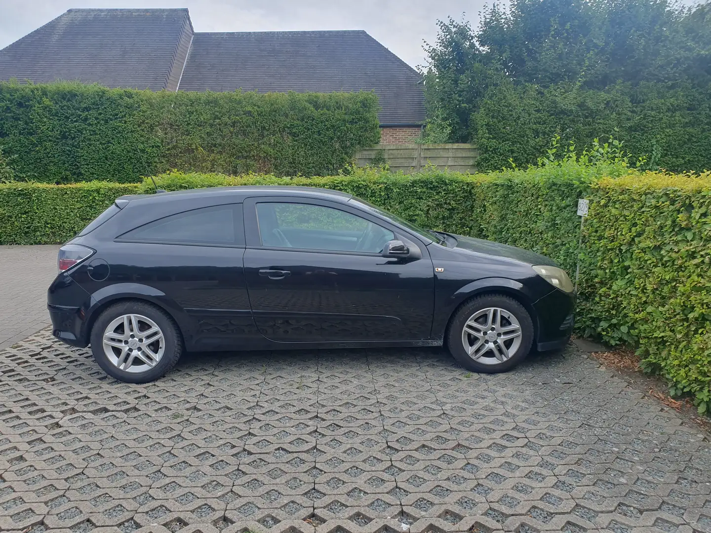 Opel Astra Astra GTC 1.6 Noir - 1