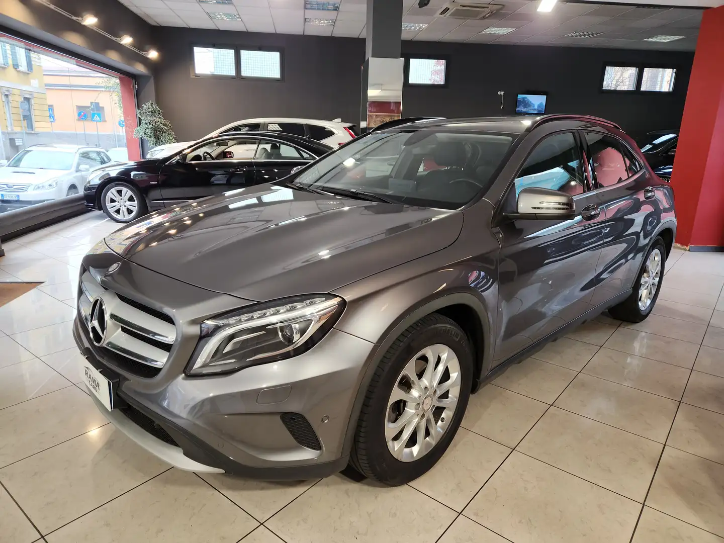 Mercedes-Benz GLA 200 X156 d (cdi) Business auto Grijs - 1