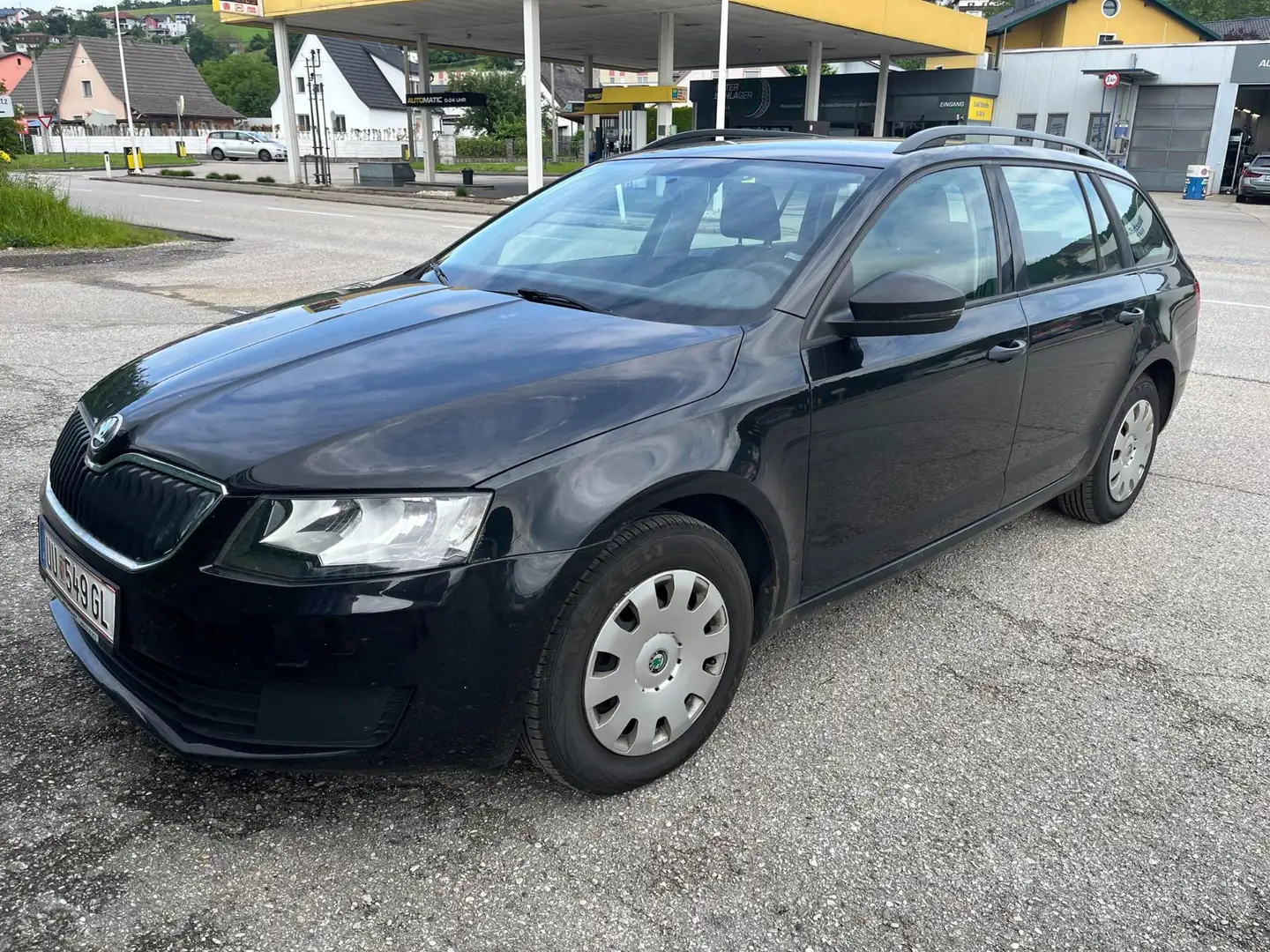 Skoda Octavia Combi 1,6 Active TDI Green tec Klima-AHK Schwarz - 1